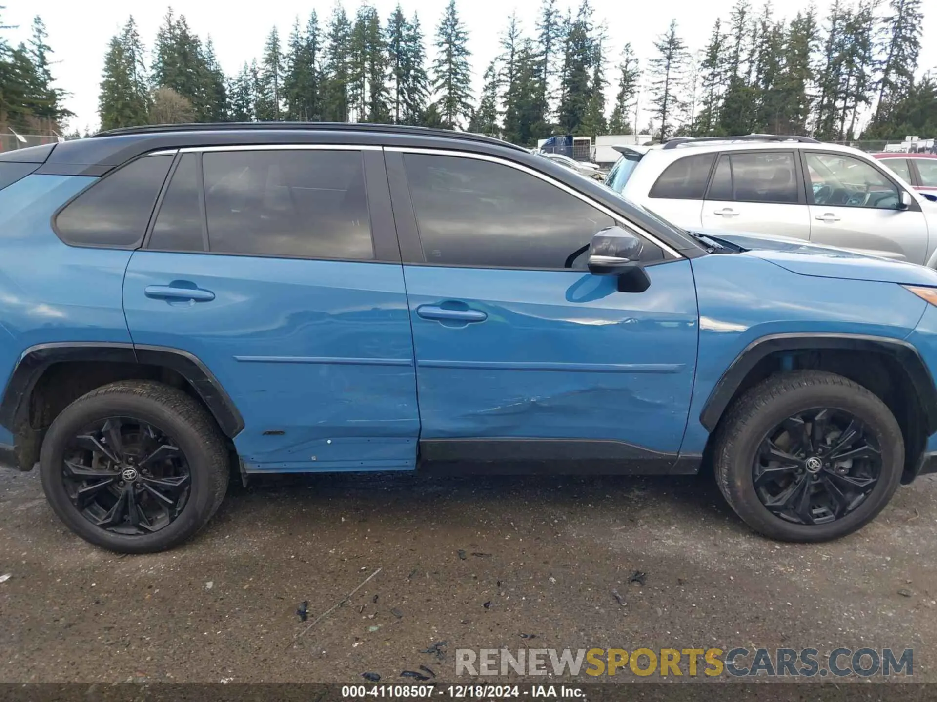 13 Photograph of a damaged car 4T3E6RFV6NU076918 TOYOTA RAV4 HYBRID 2022