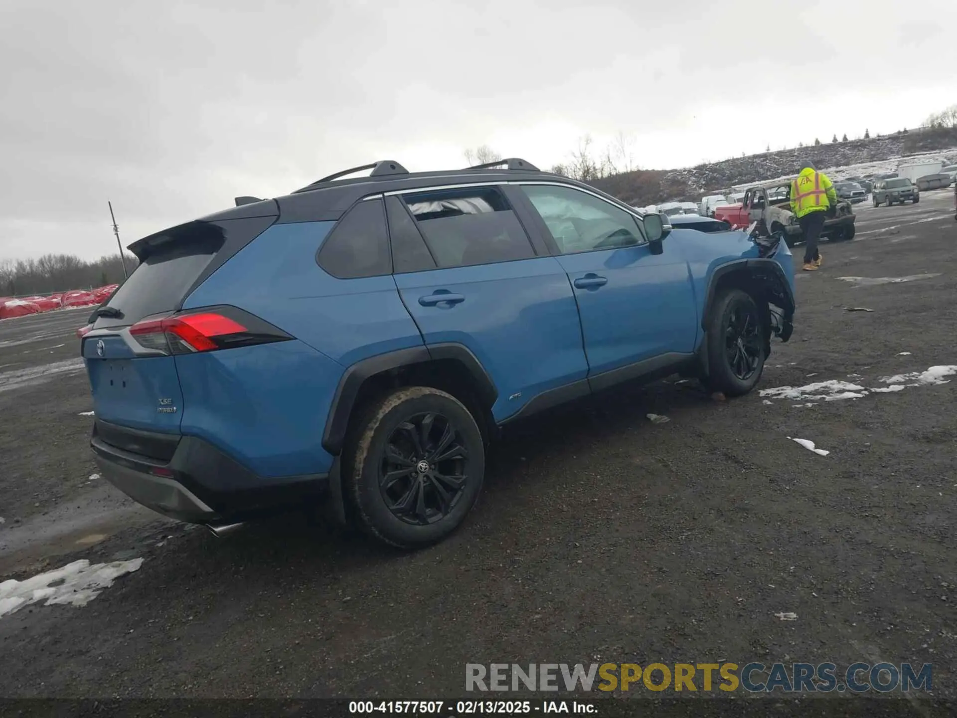 4 Photograph of a damaged car 4T3E6RFV7NU090830 TOYOTA RAV4 HYBRID 2022