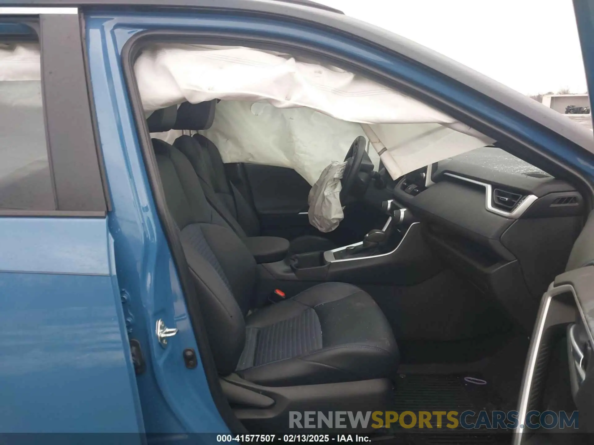 5 Photograph of a damaged car 4T3E6RFV7NU090830 TOYOTA RAV4 HYBRID 2022