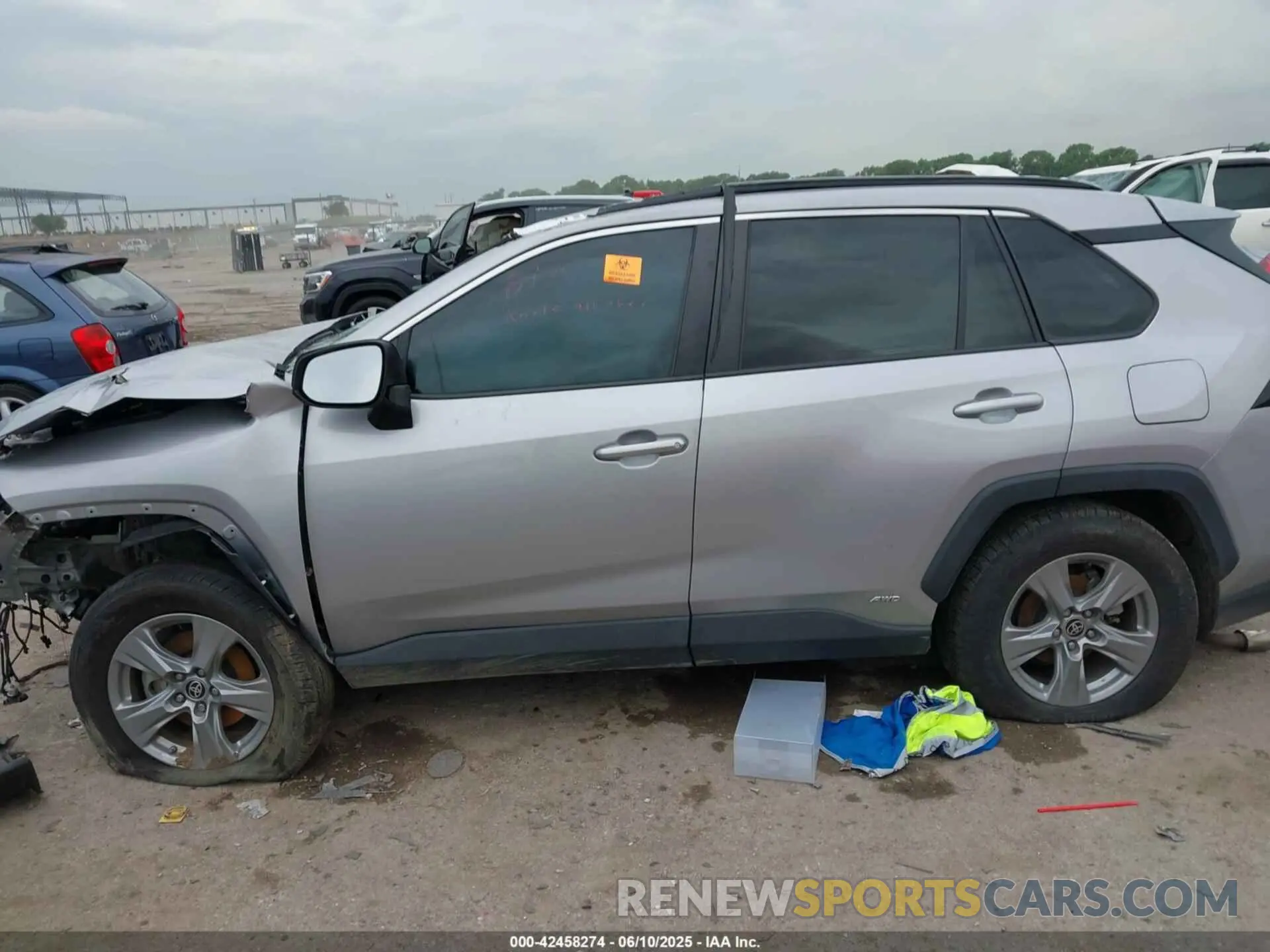 13 Photograph of a damaged car 4T3LWRFV4NU053970 TOYOTA RAV4 HYBRID 2022