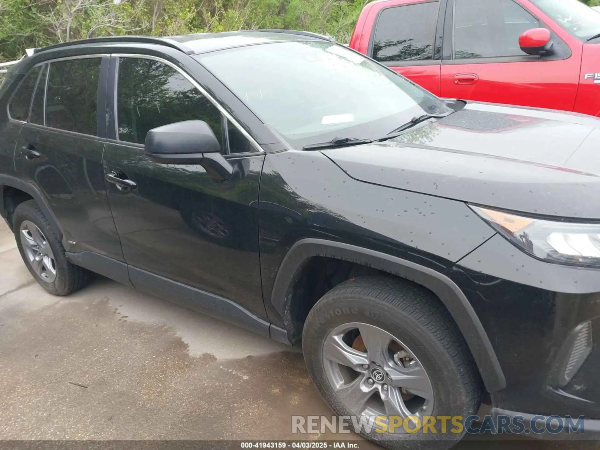 13 Photograph of a damaged car 4T3LWRFV4NU059607 TOYOTA RAV4 HYBRID 2022