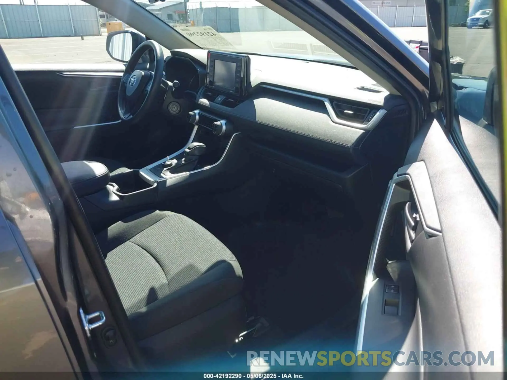 5 Фотография поврежденного автомобиля 4T3LWRFV4NU068095 TOYOTA RAV4 HYBRID 2022