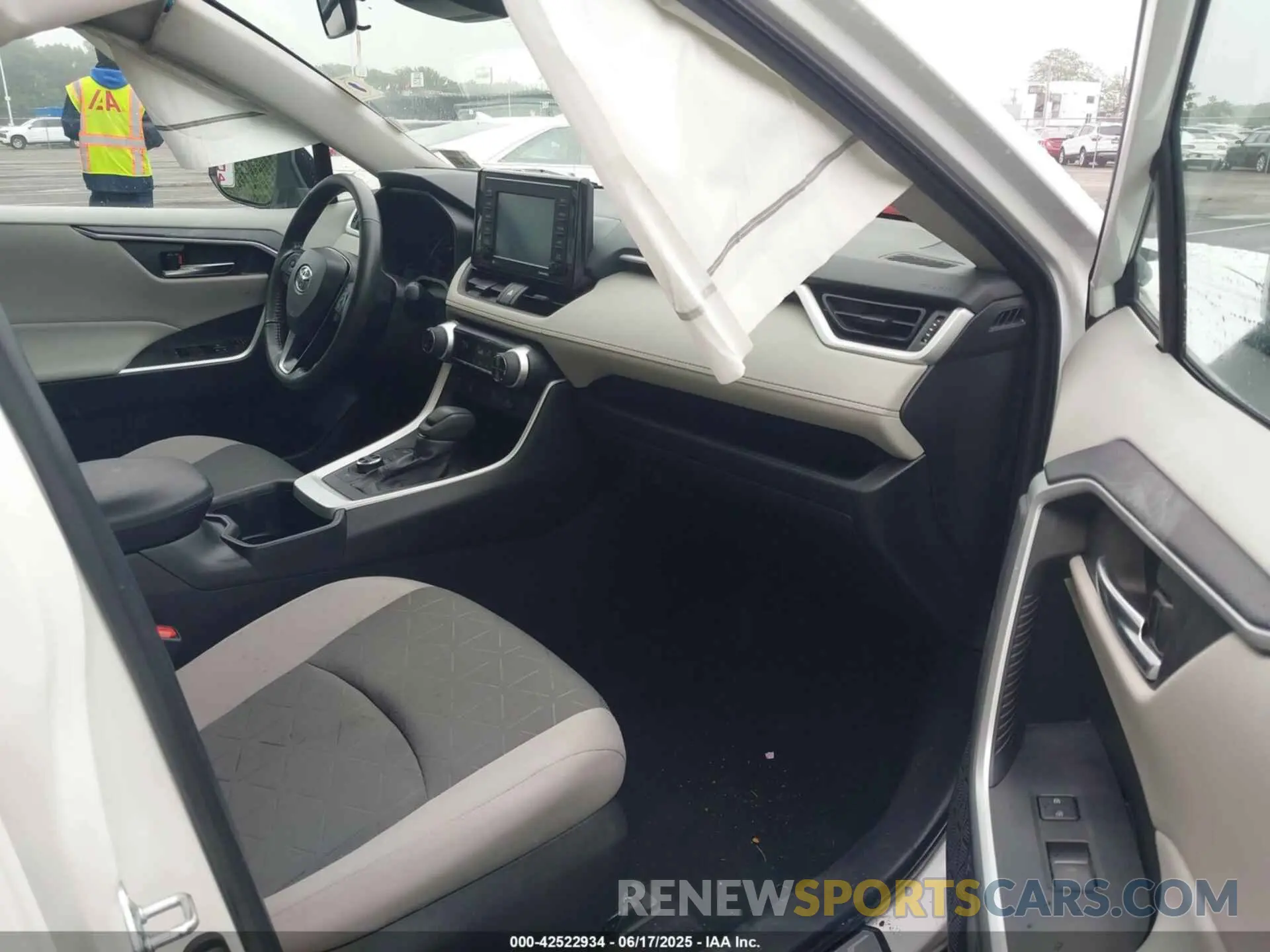 5 Photograph of a damaged car 4T3RWRFV0NU055144 TOYOTA RAV4 HYBRID 2022