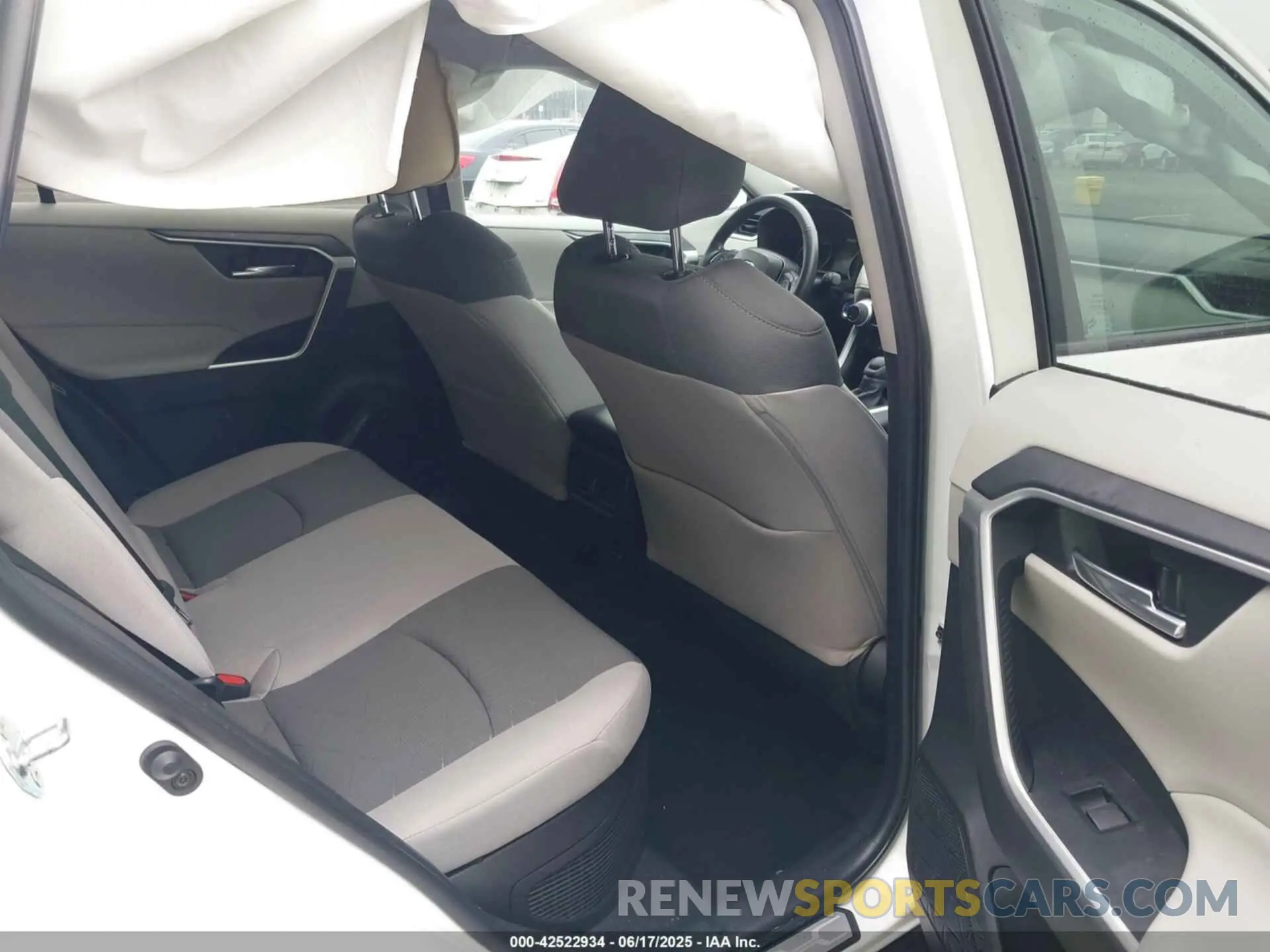 8 Photograph of a damaged car 4T3RWRFV0NU055144 TOYOTA RAV4 HYBRID 2022