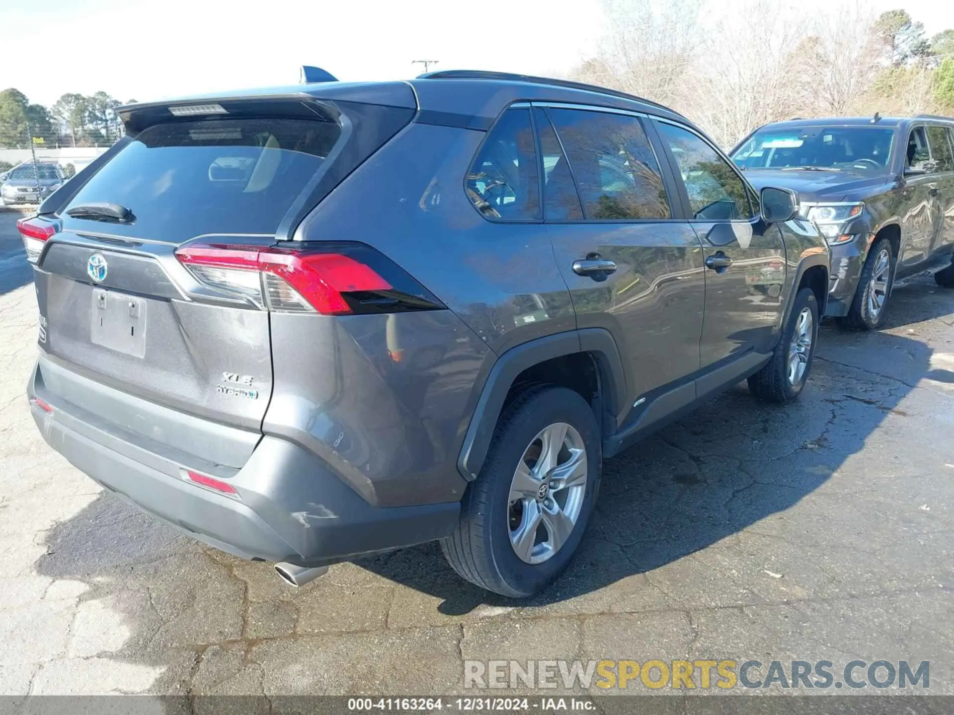 4 Photograph of a damaged car 4T3RWRFV2NU079364 TOYOTA RAV4 HYBRID 2022