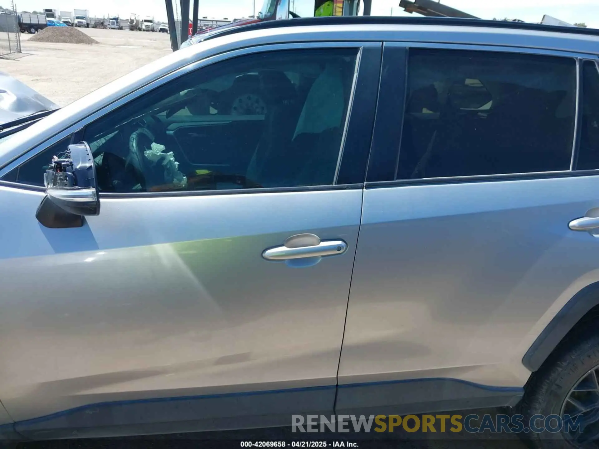 13 Photograph of a damaged car 4T3RWRFV5NU064924 TOYOTA RAV4 HYBRID 2022