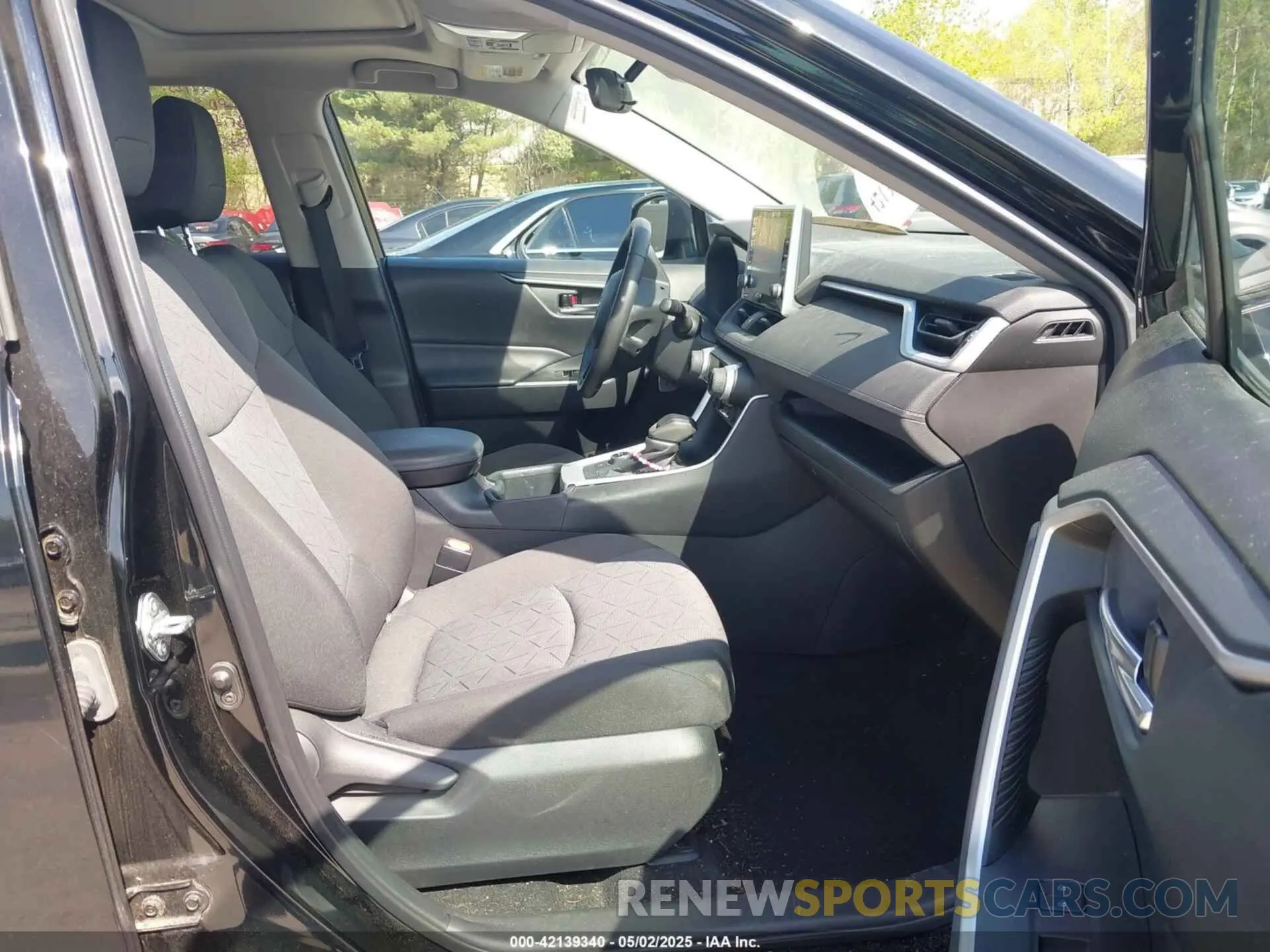 5 Photograph of a damaged car 4T3RWRFV6NU055777 TOYOTA RAV4 HYBRID 2022