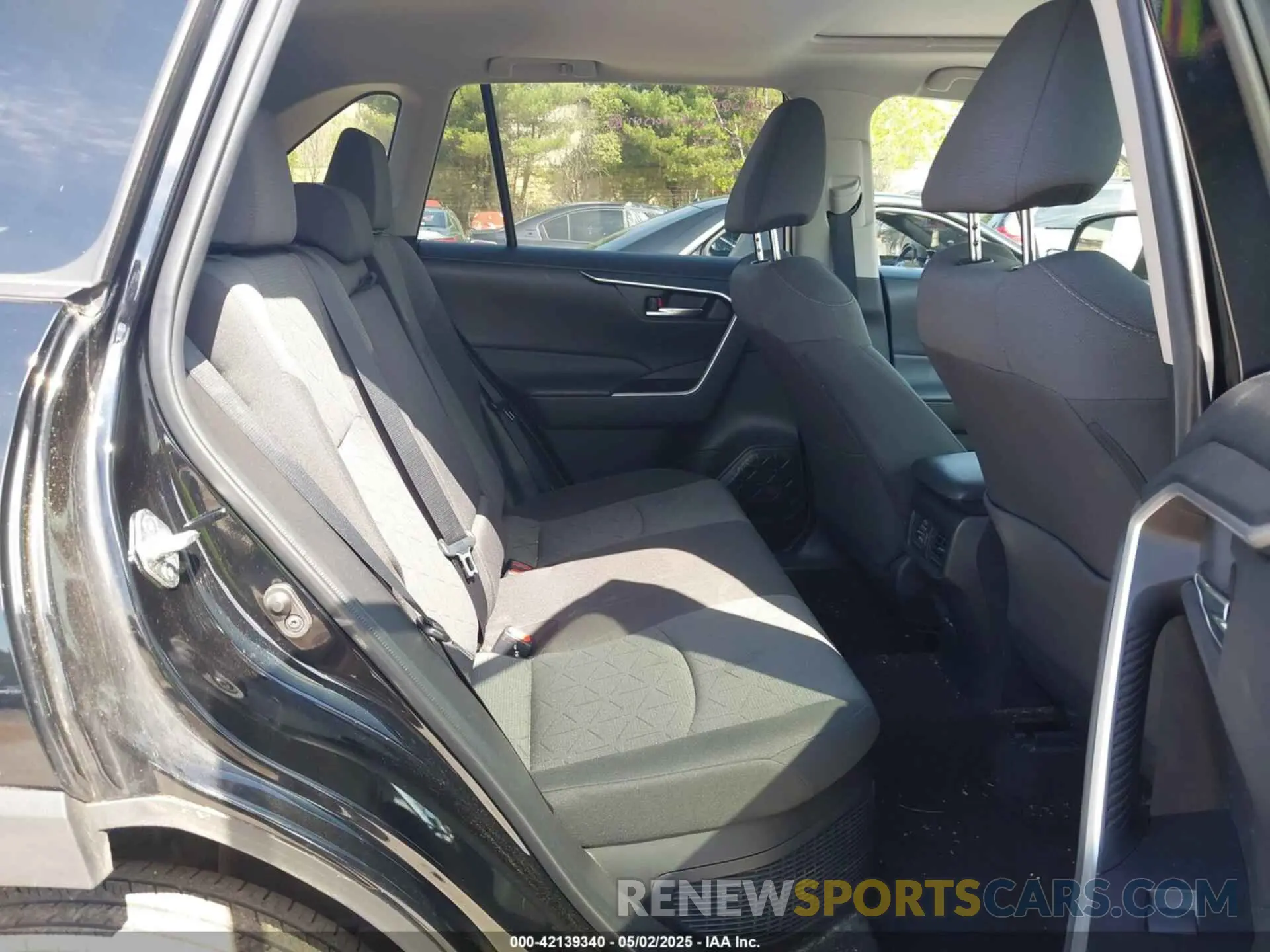 8 Photograph of a damaged car 4T3RWRFV6NU055777 TOYOTA RAV4 HYBRID 2022