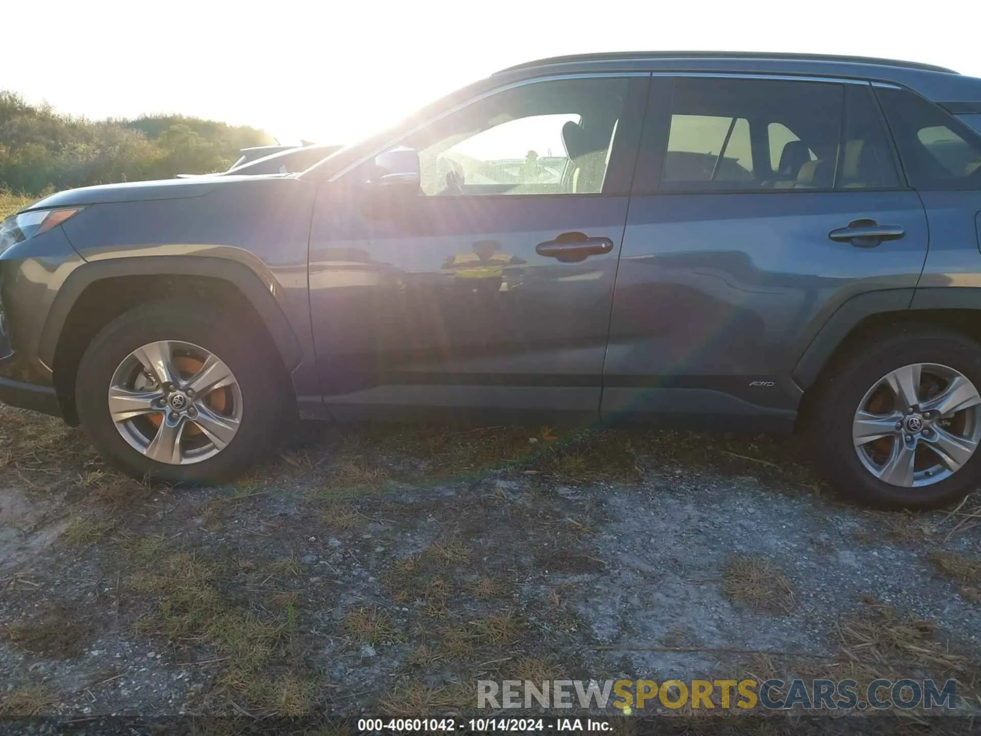 14 Photograph of a damaged car 4T3RWRFV9NU077580 TOYOTA RAV4 HYBRID 2022