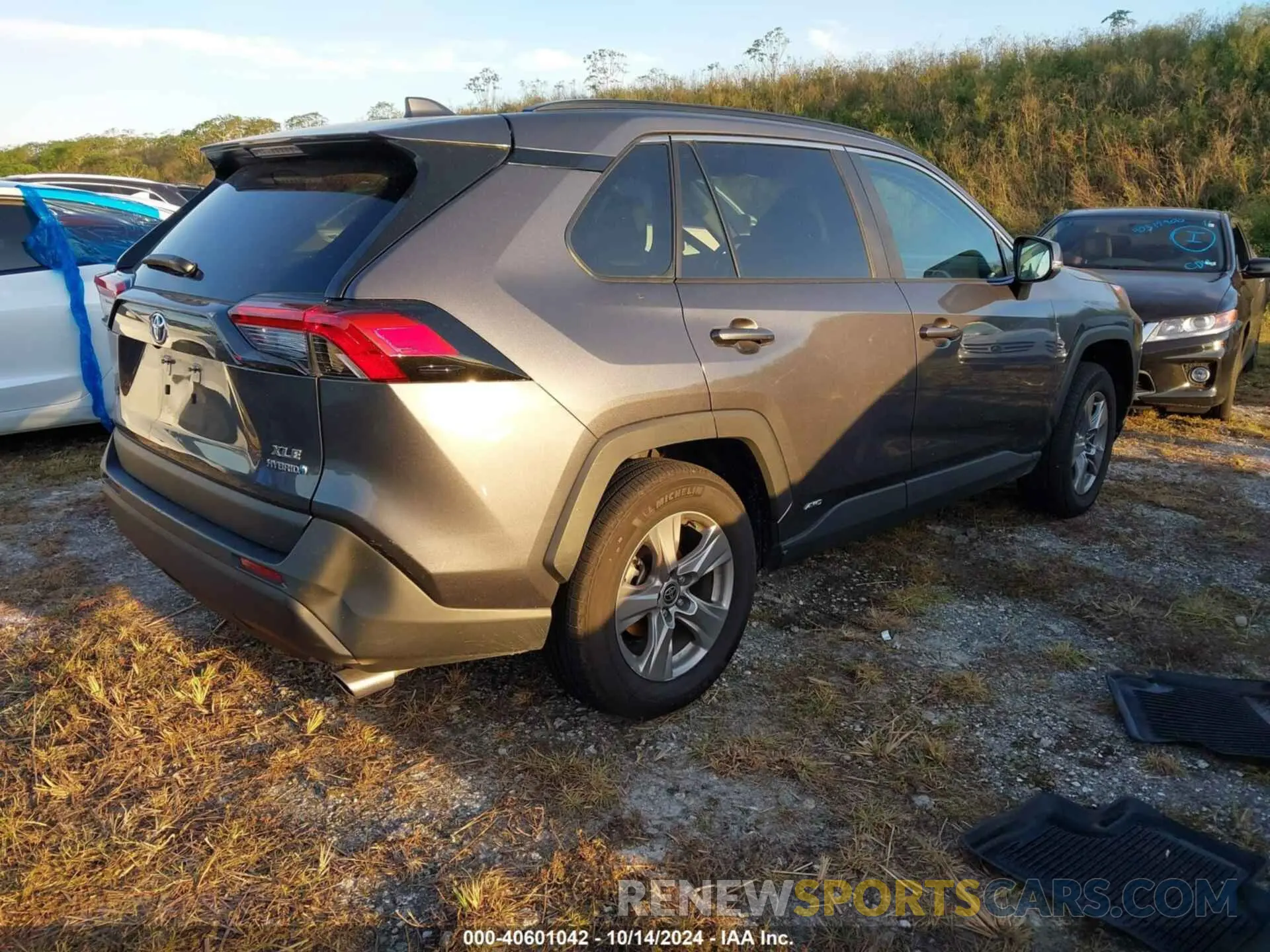 4 Photograph of a damaged car 4T3RWRFV9NU077580 TOYOTA RAV4 HYBRID 2022