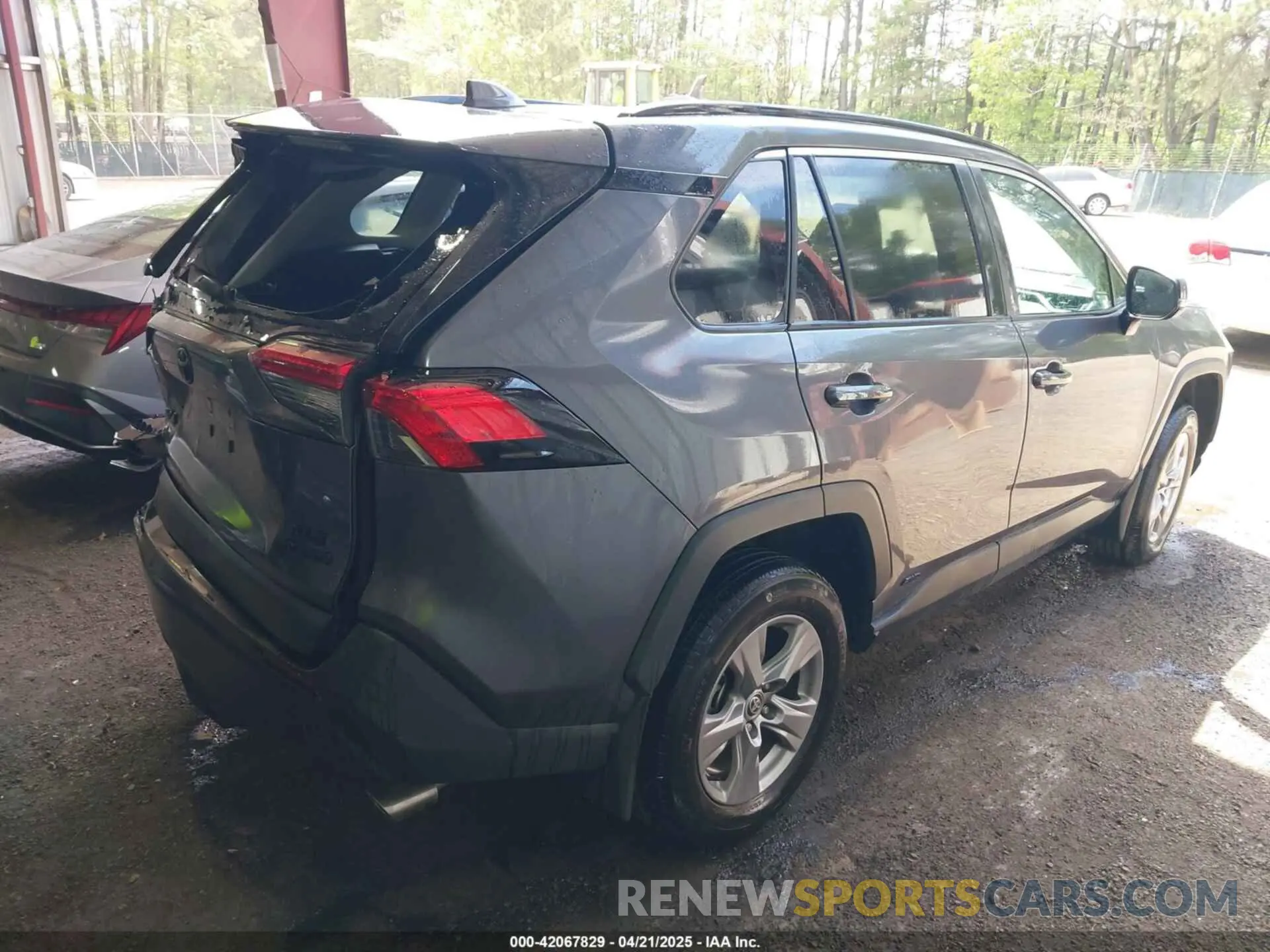 4 Photograph of a damaged car 4T3RWRFVXNU077426 TOYOTA RAV4 HYBRID 2022