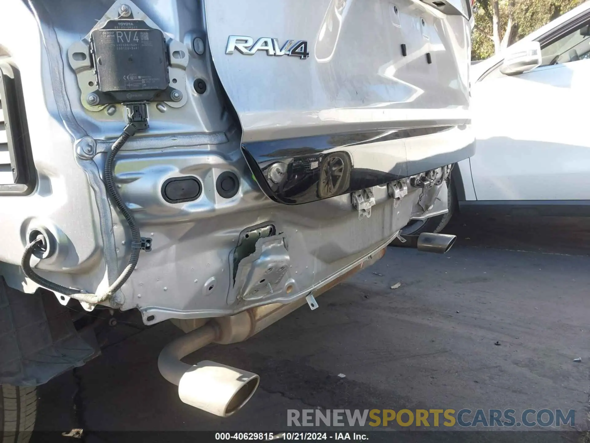 19 Photograph of a damaged car 4T3T6RFV2NU064837 TOYOTA RAV4 HYBRID 2022