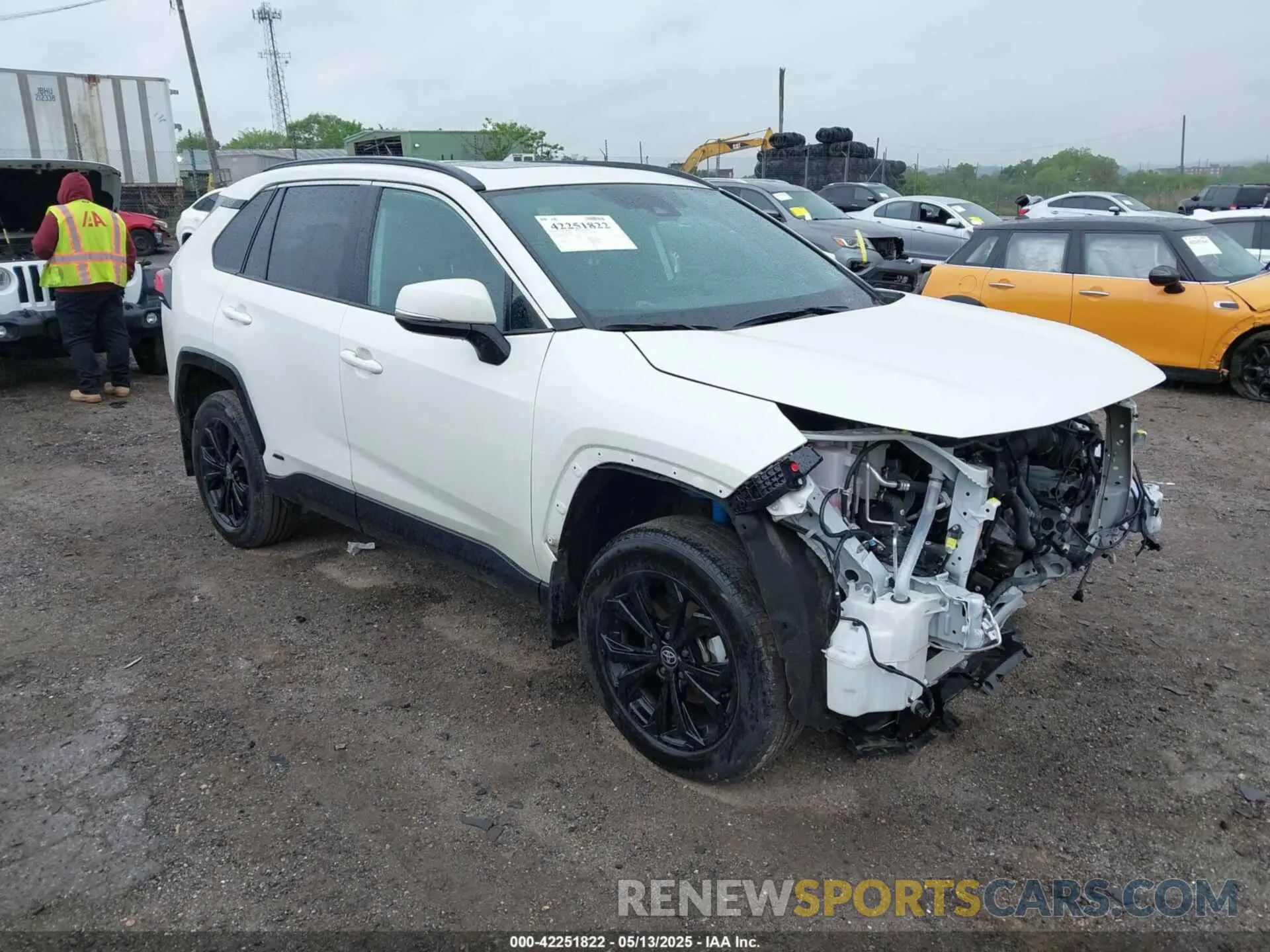1 Photograph of a damaged car 4T3T6RFV4NU085592 TOYOTA RAV4 HYBRID 2022