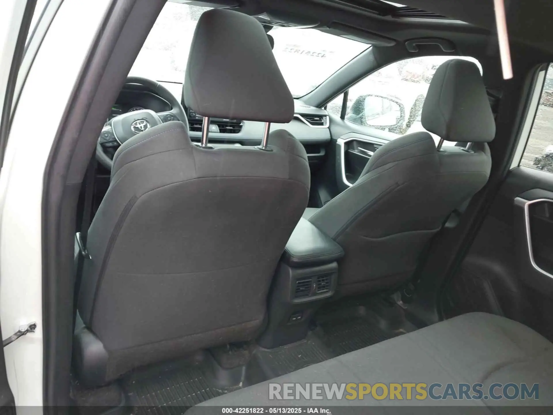 21 Photograph of a damaged car 4T3T6RFV4NU085592 TOYOTA RAV4 HYBRID 2022