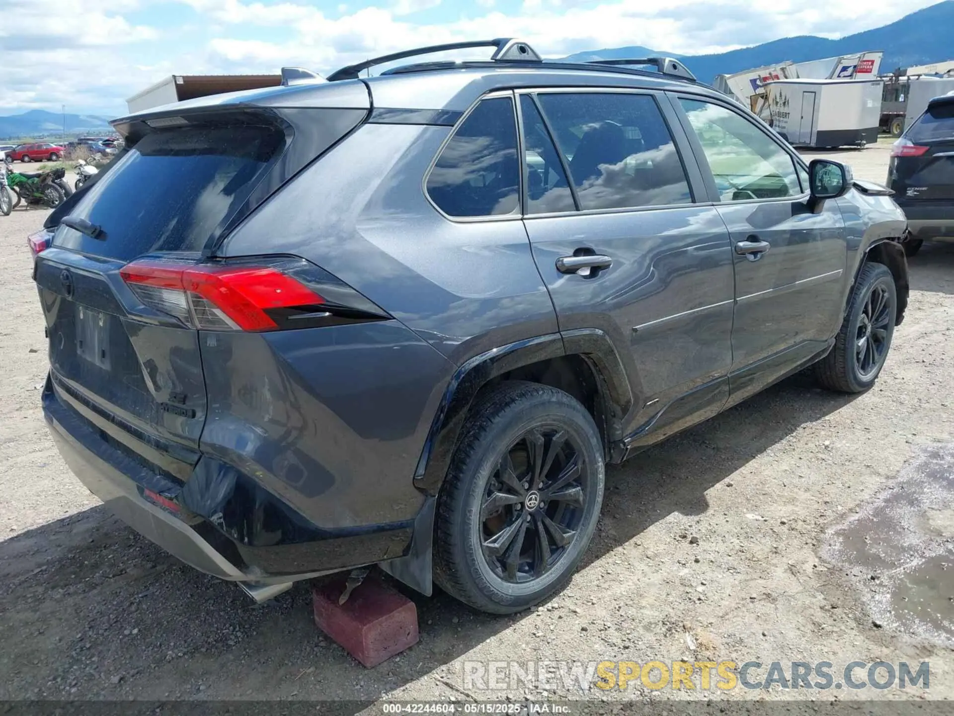 4 Photograph of a damaged car JTM16RFV0ND070012 TOYOTA RAV4 HYBRID 2022