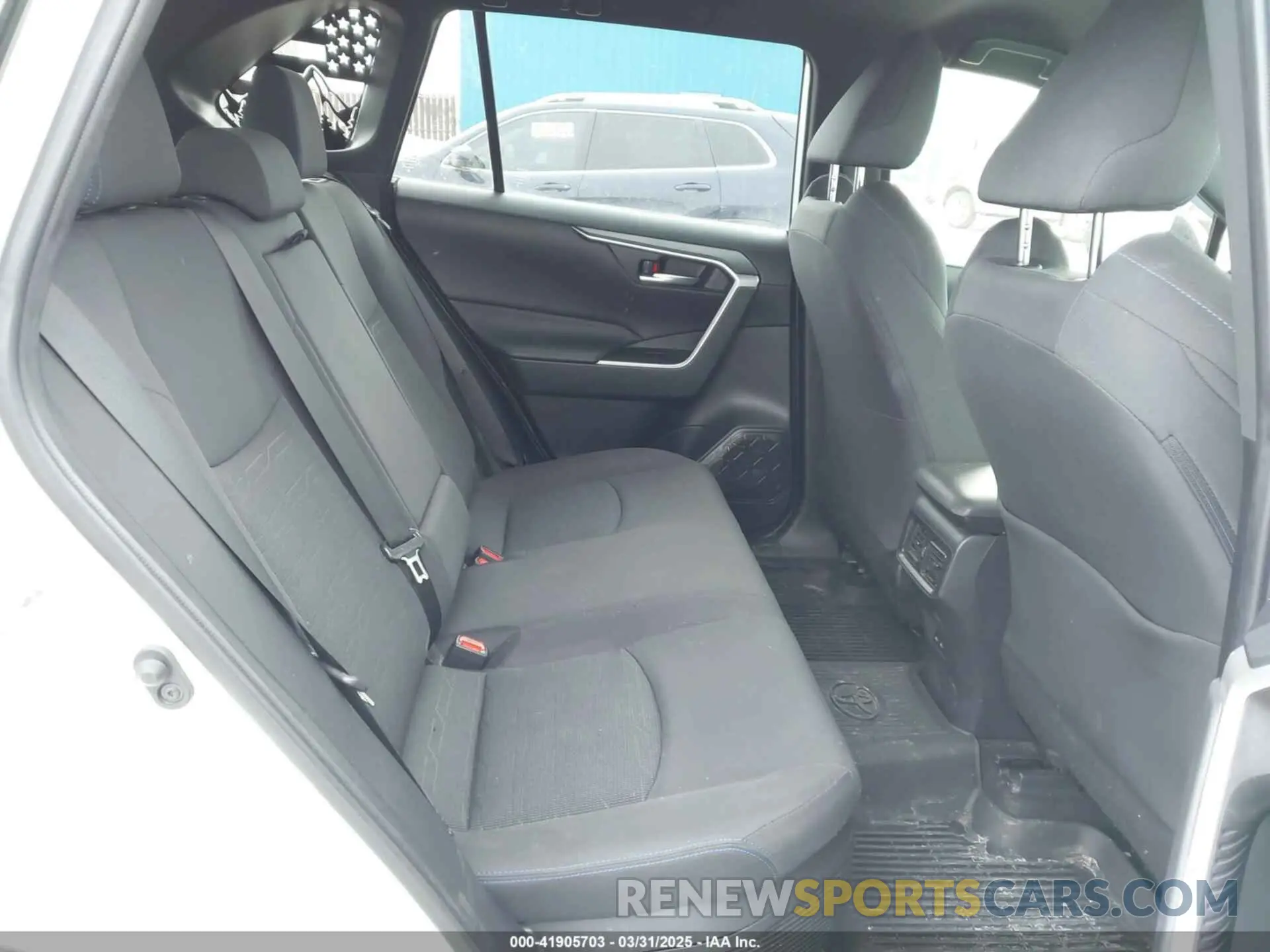 8 Фотография поврежденного автомобиля JTM16RFV1ND523702 TOYOTA RAV4 HYBRID 2022