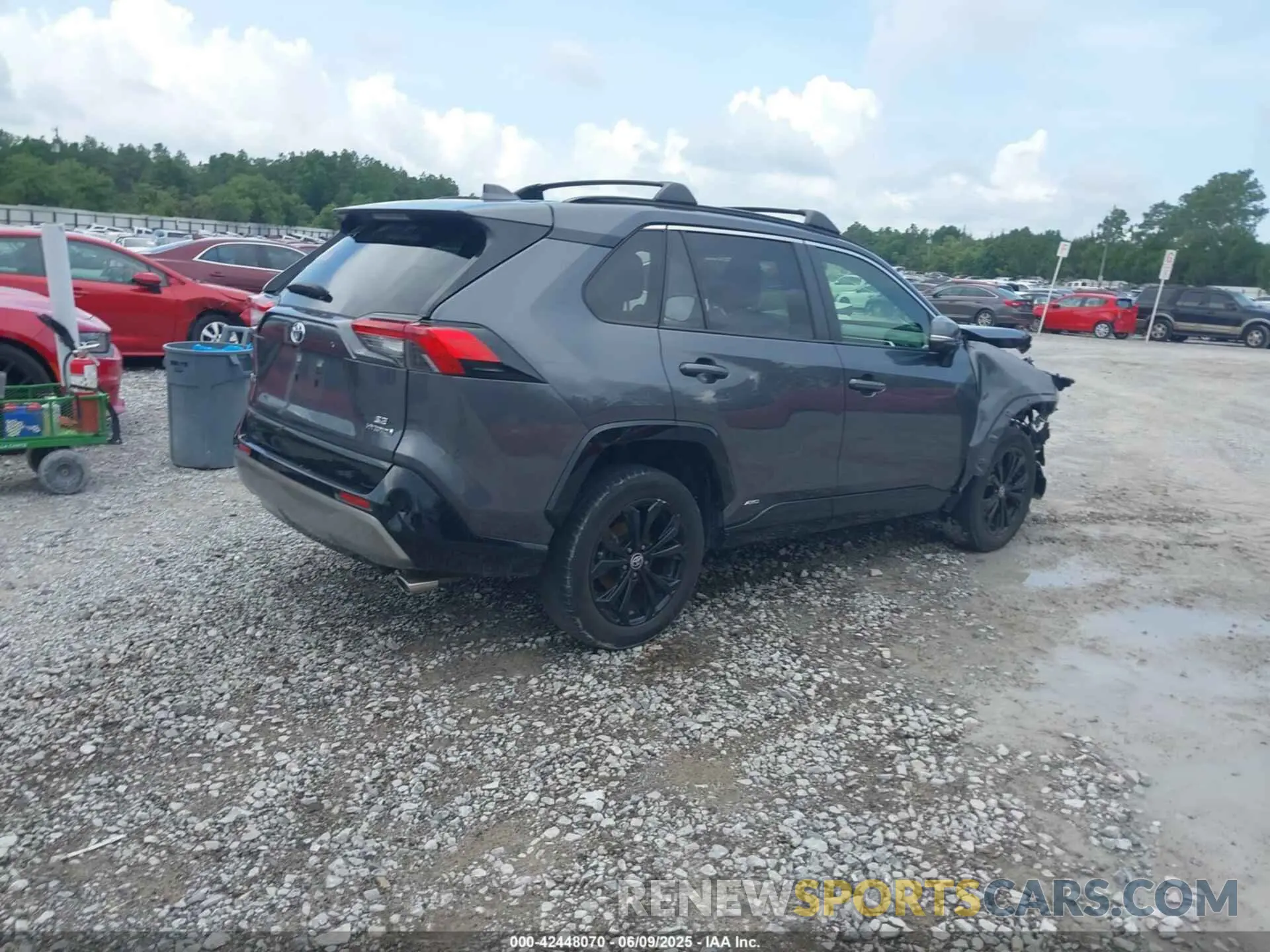 4 Photograph of a damaged car JTM16RFV6ND521976 TOYOTA RAV4 HYBRID 2022