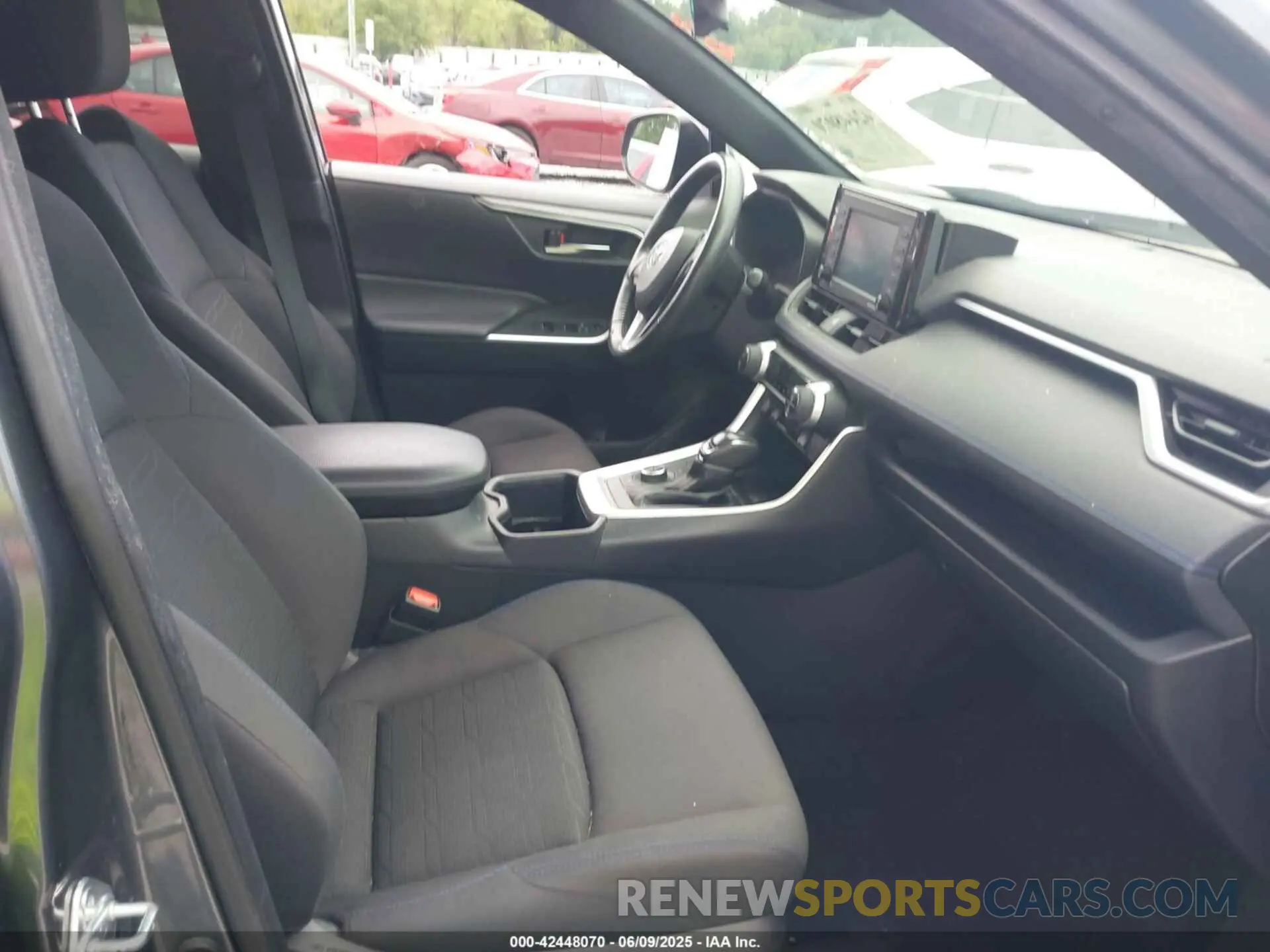 5 Photograph of a damaged car JTM16RFV6ND521976 TOYOTA RAV4 HYBRID 2022