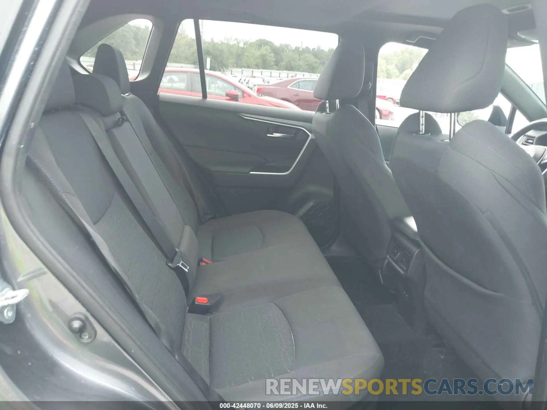 8 Photograph of a damaged car JTM16RFV6ND521976 TOYOTA RAV4 HYBRID 2022