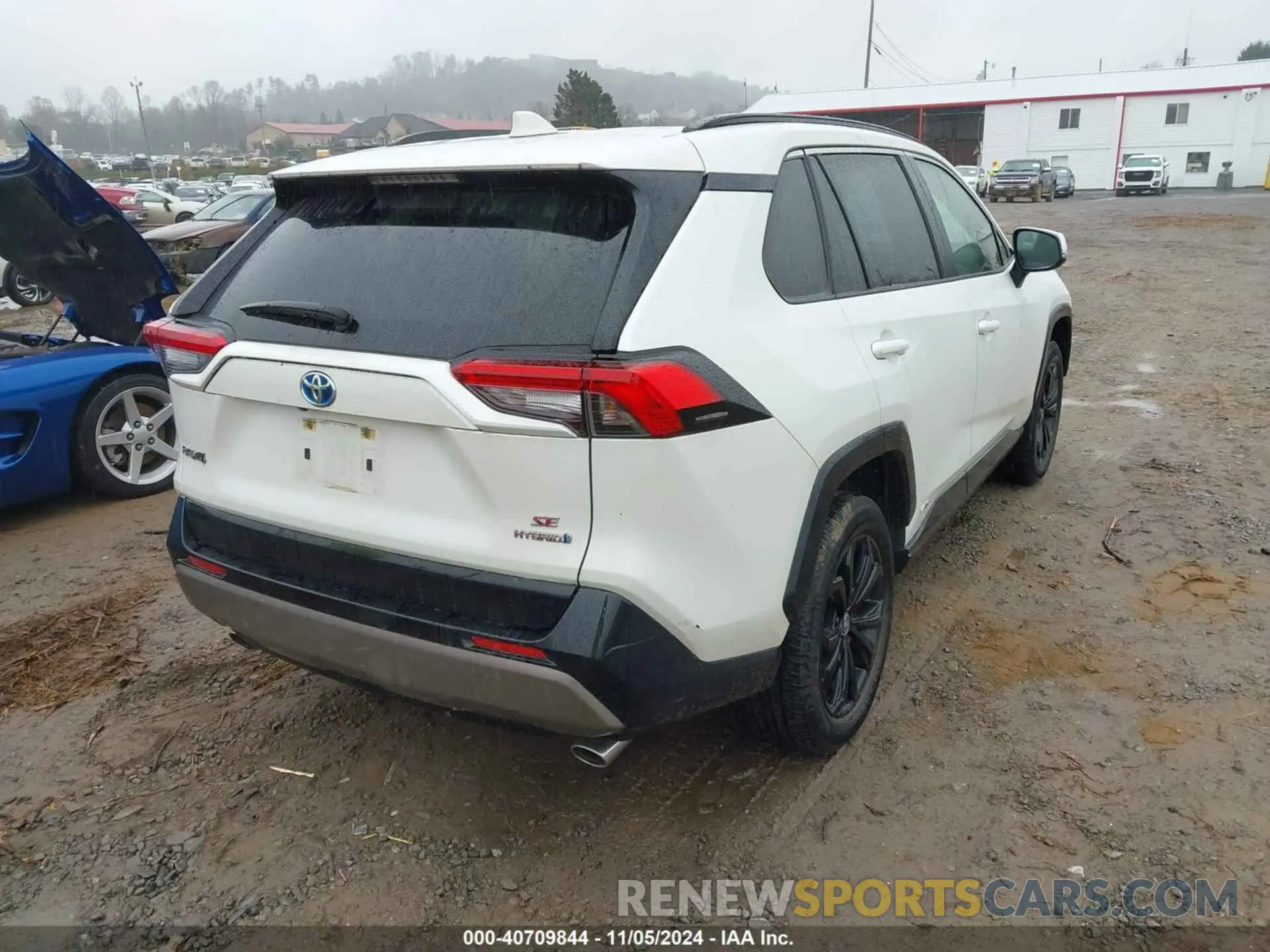 4 Photograph of a damaged car JTM16RFV6NJ015596 TOYOTA RAV4 HYBRID 2022