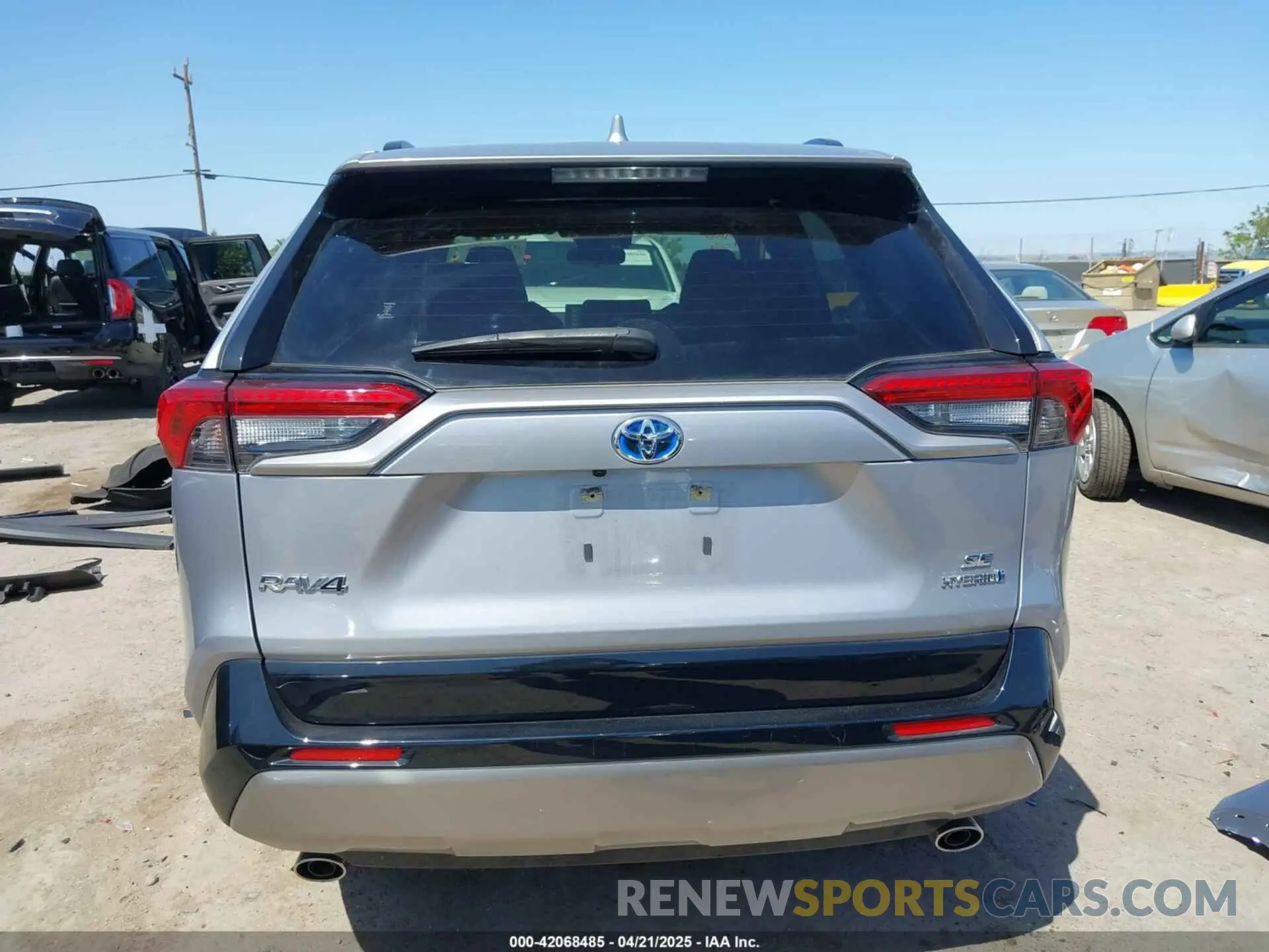 17 Photograph of a damaged car JTM16RFV7ND062263 TOYOTA RAV4 HYBRID 2022