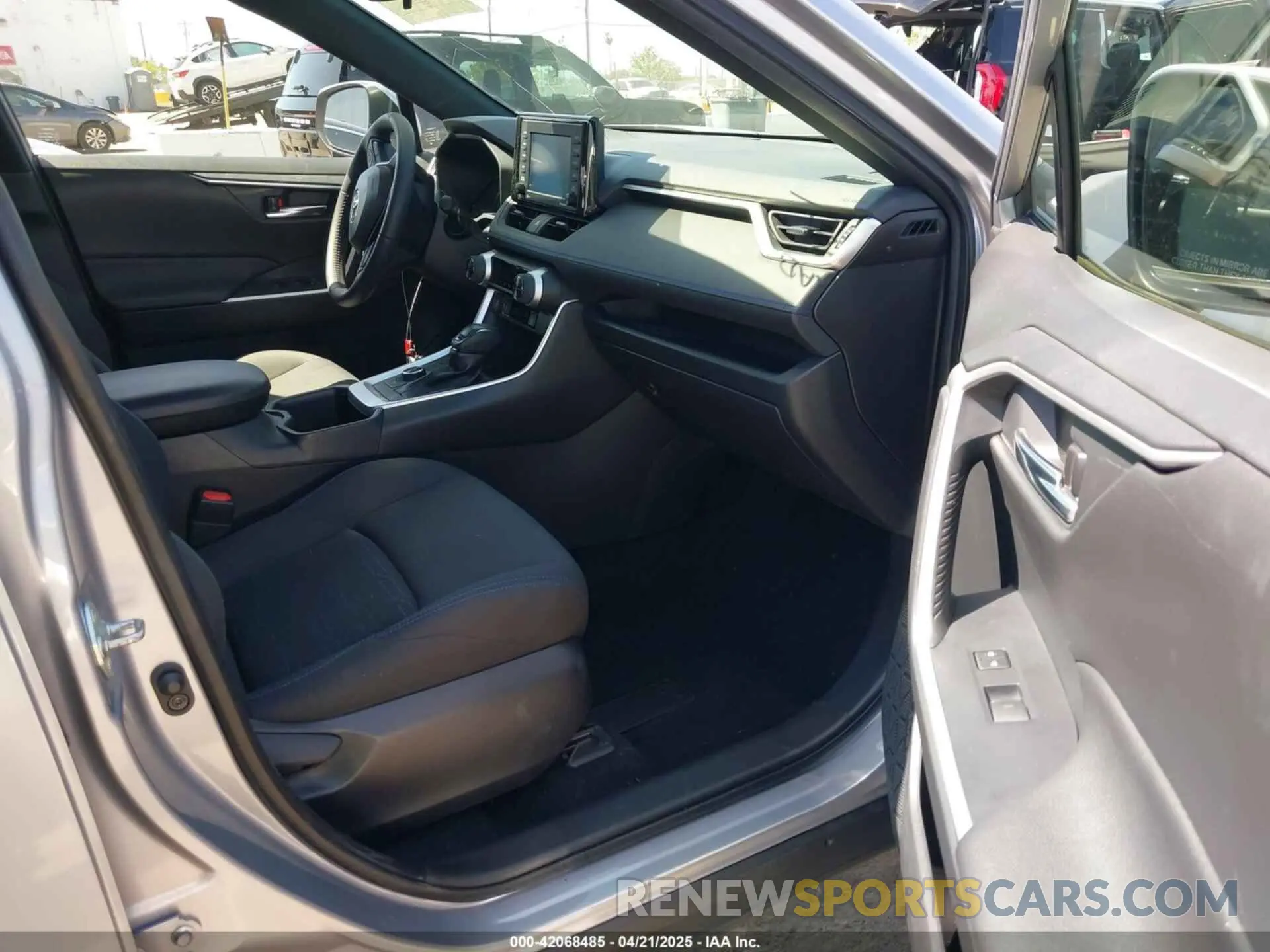 5 Photograph of a damaged car JTM16RFV7ND062263 TOYOTA RAV4 HYBRID 2022