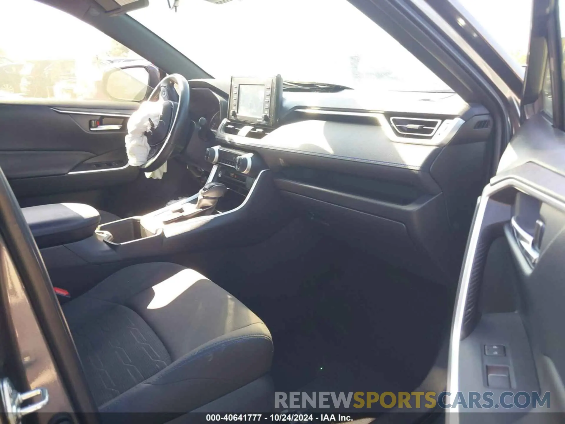 5 Photograph of a damaged car JTM16RFV7ND069228 TOYOTA RAV4 HYBRID 2022