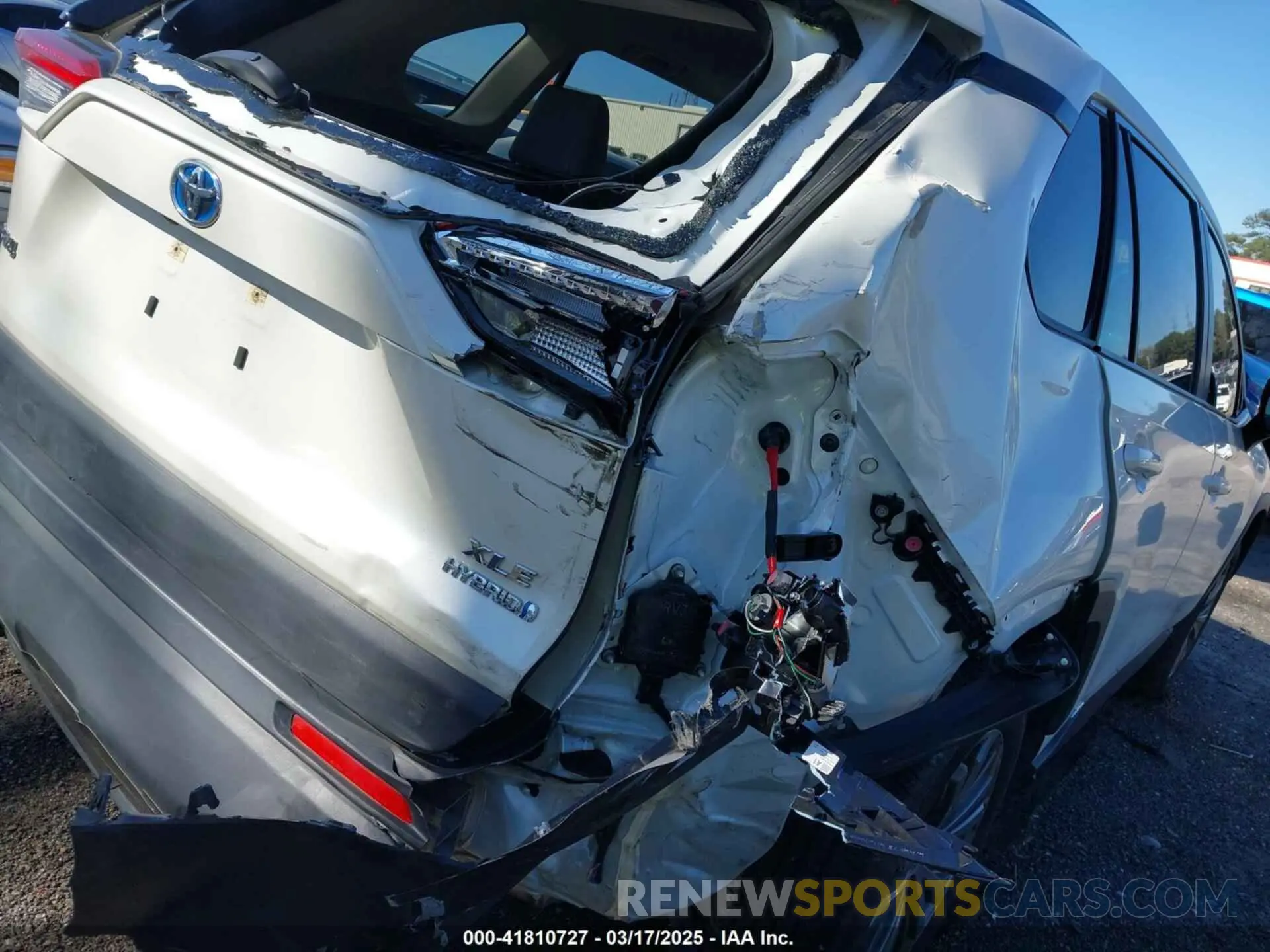 17 Photograph of a damaged car JTMB6RFV0ND077627 TOYOTA RAV4 HYBRID 2022