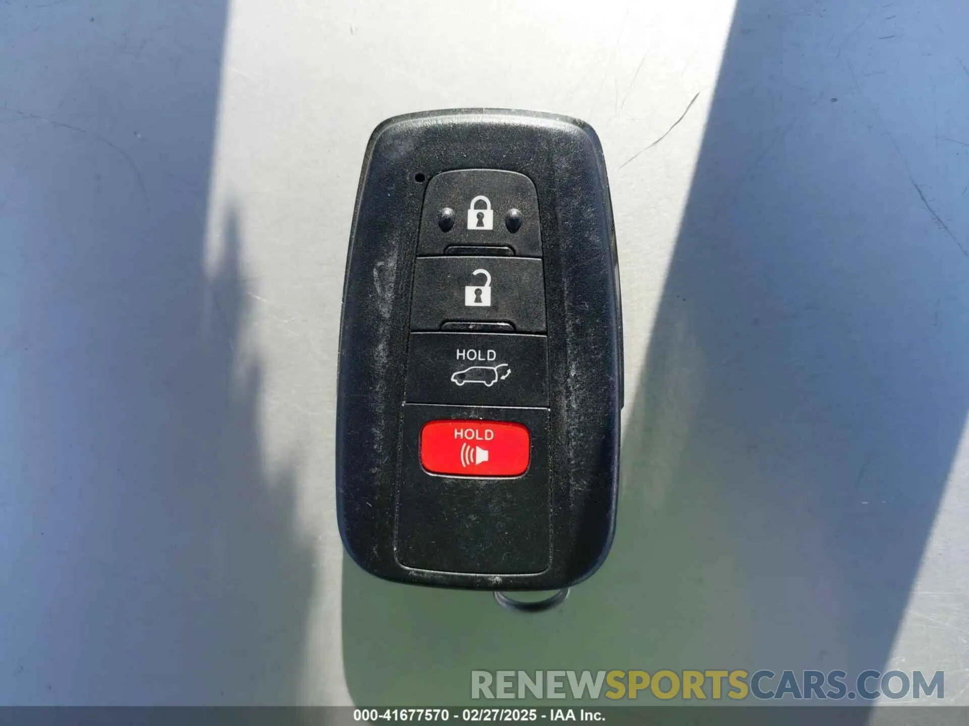11 Photograph of a damaged car JTMB6RFV0NJ018370 TOYOTA RAV4 HYBRID 2022