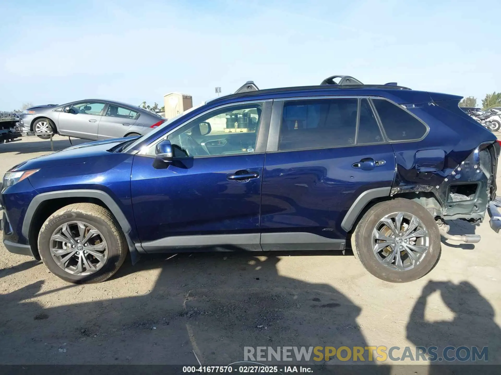 15 Photograph of a damaged car JTMB6RFV0NJ018370 TOYOTA RAV4 HYBRID 2022