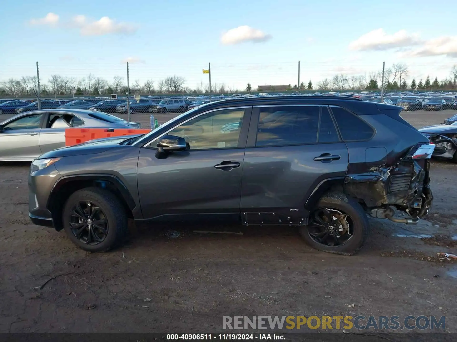 14 Photograph of a damaged car JTME6RFV4NJ019518 TOYOTA RAV4 HYBRID 2022