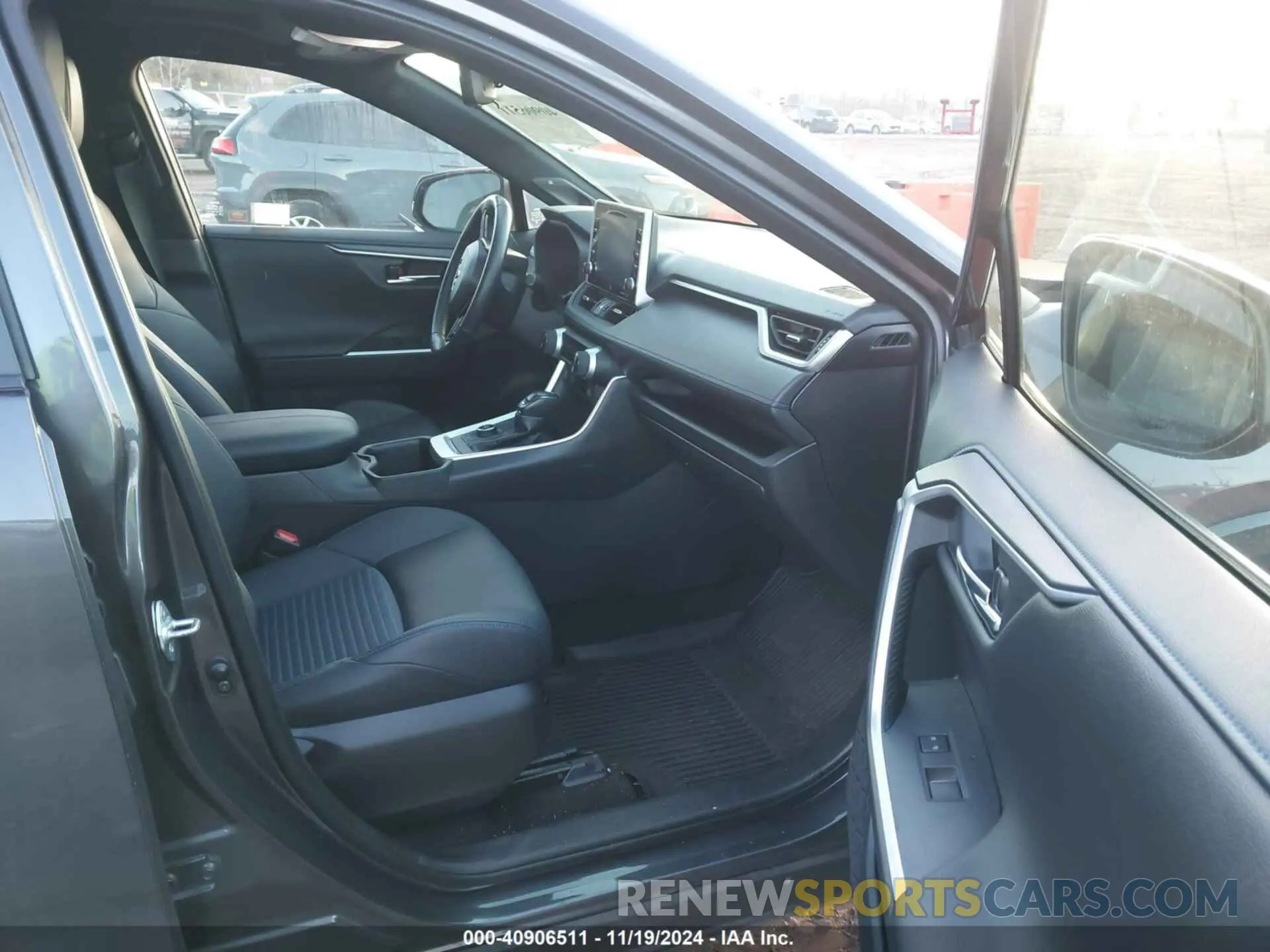 5 Photograph of a damaged car JTME6RFV4NJ019518 TOYOTA RAV4 HYBRID 2022