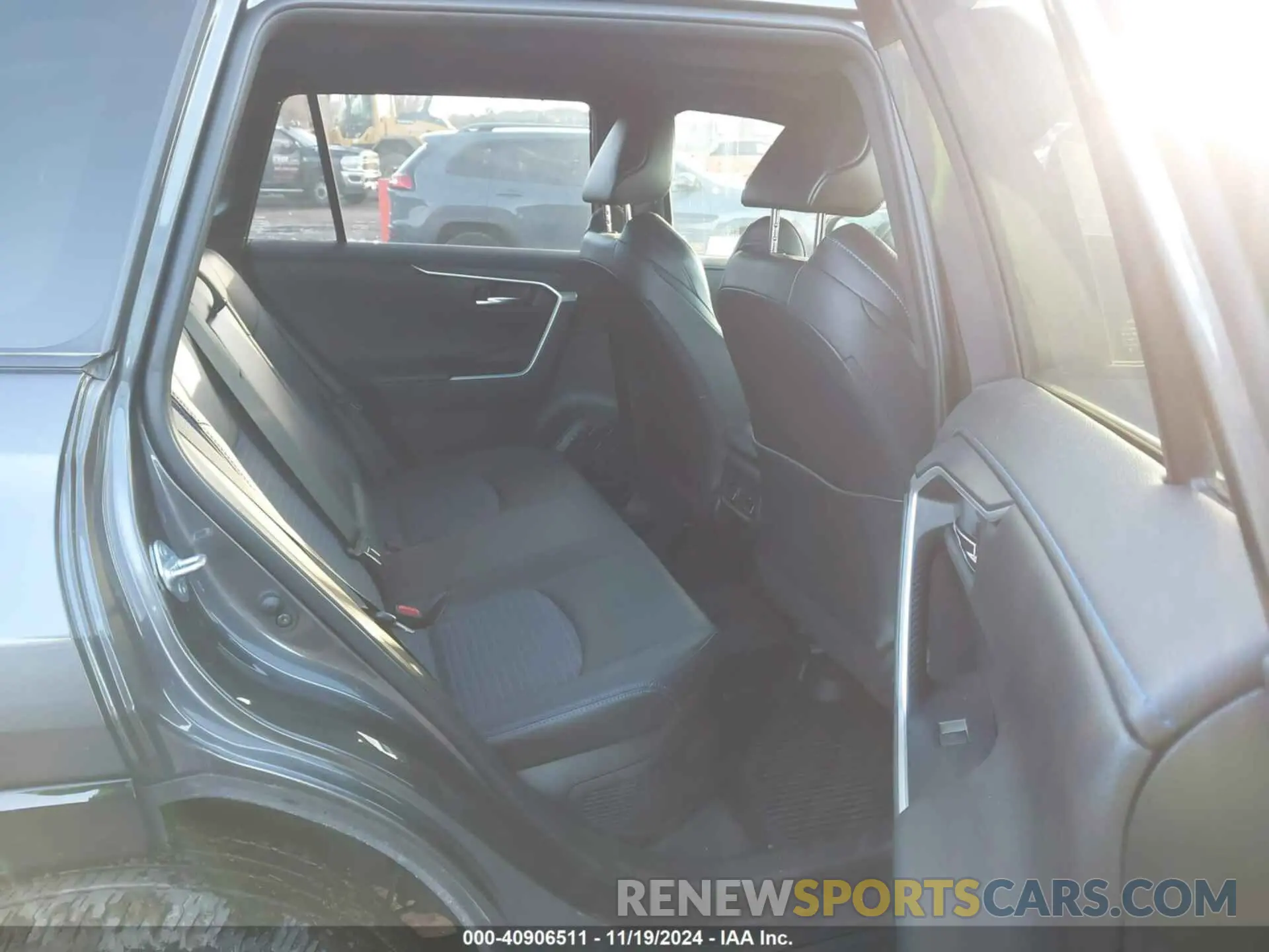8 Photograph of a damaged car JTME6RFV4NJ019518 TOYOTA RAV4 HYBRID 2022