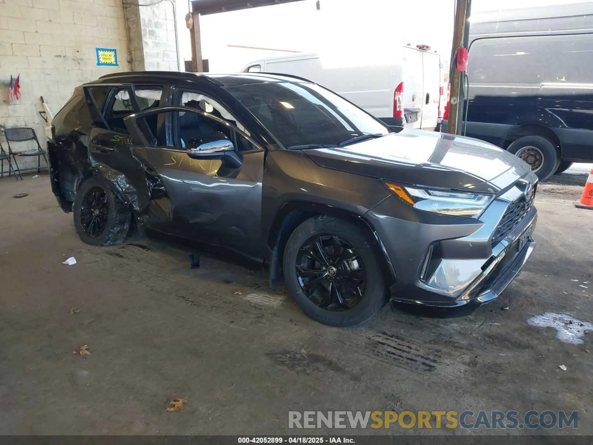 1 Фотография поврежденного автомобиля JTME6RFV5NJ020998 TOYOTA RAV4 HYBRID 2022