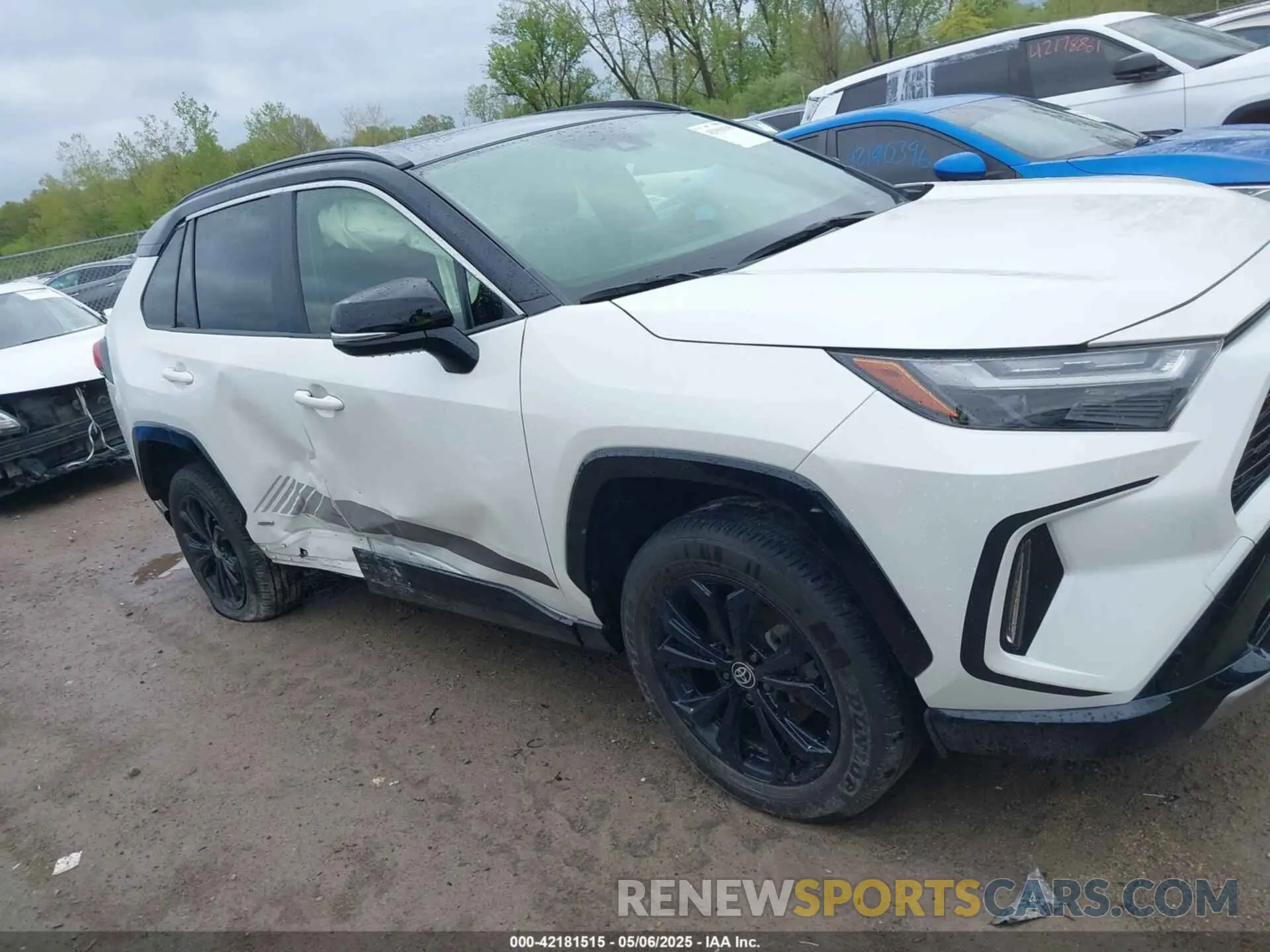 13 Photograph of a damaged car JTME6RFV8ND535461 TOYOTA RAV4 HYBRID 2022