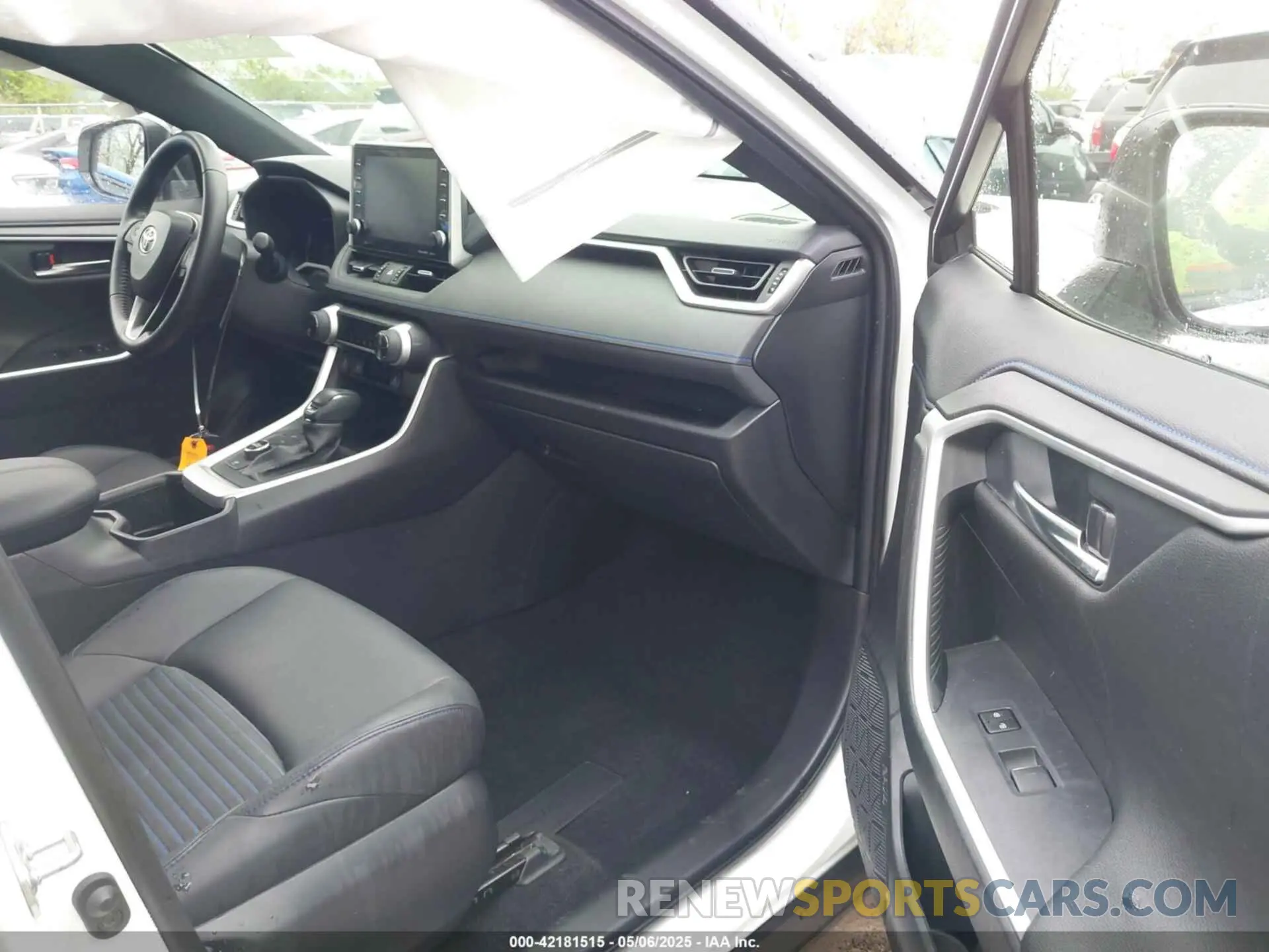 5 Photograph of a damaged car JTME6RFV8ND535461 TOYOTA RAV4 HYBRID 2022