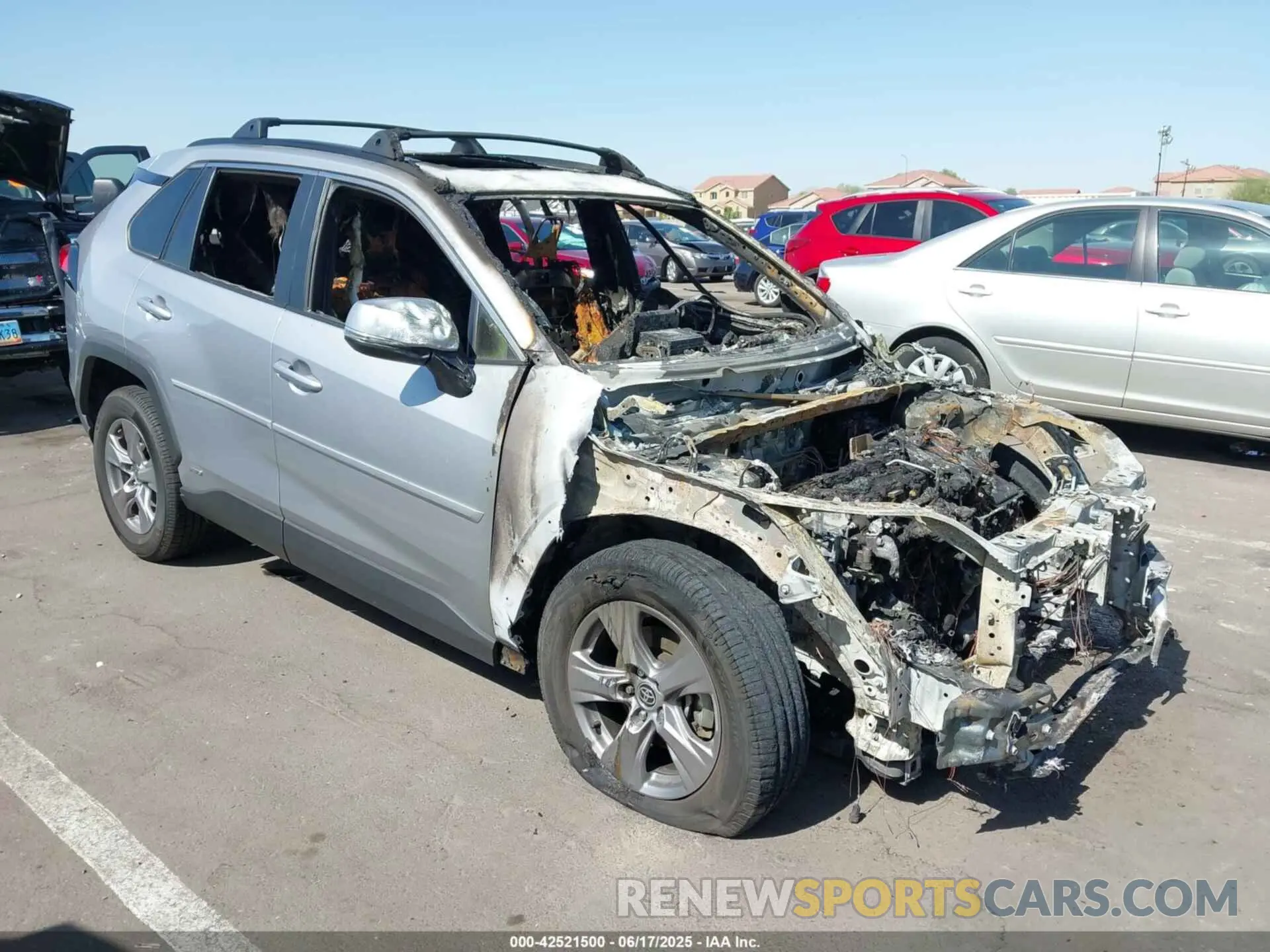 1 Фотография поврежденного автомобиля JTMRWRFV2ND139754 TOYOTA RAV4 HYBRID 2022