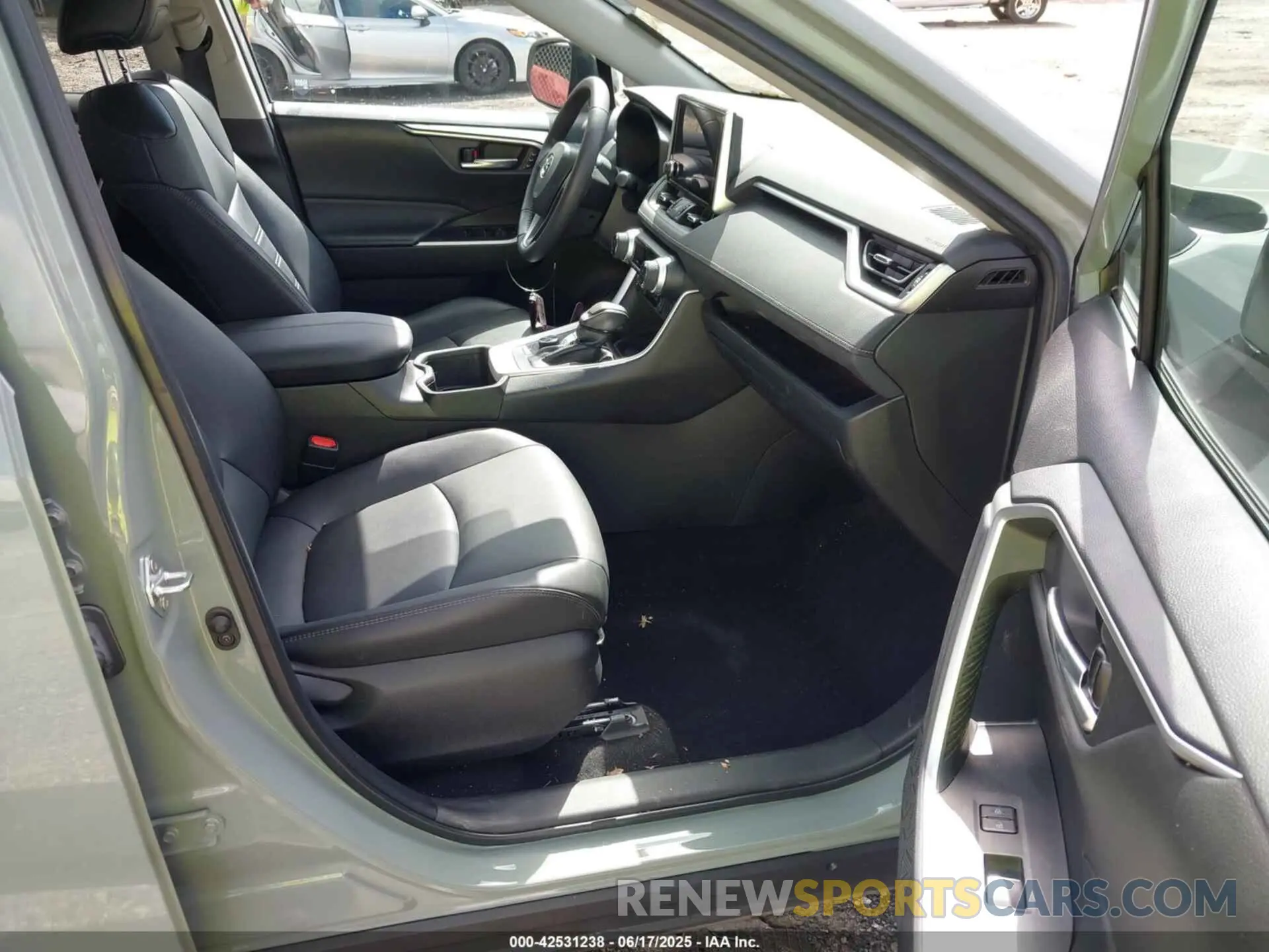 5 Photograph of a damaged car 4T3B6RFVXPU120179 TOYOTA RAV4 HYBRID 2023