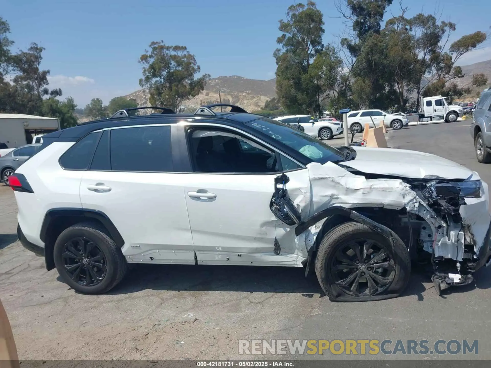 13 Photograph of a damaged car 4T3E6RFV0PU138218 TOYOTA RAV4 HYBRID 2023