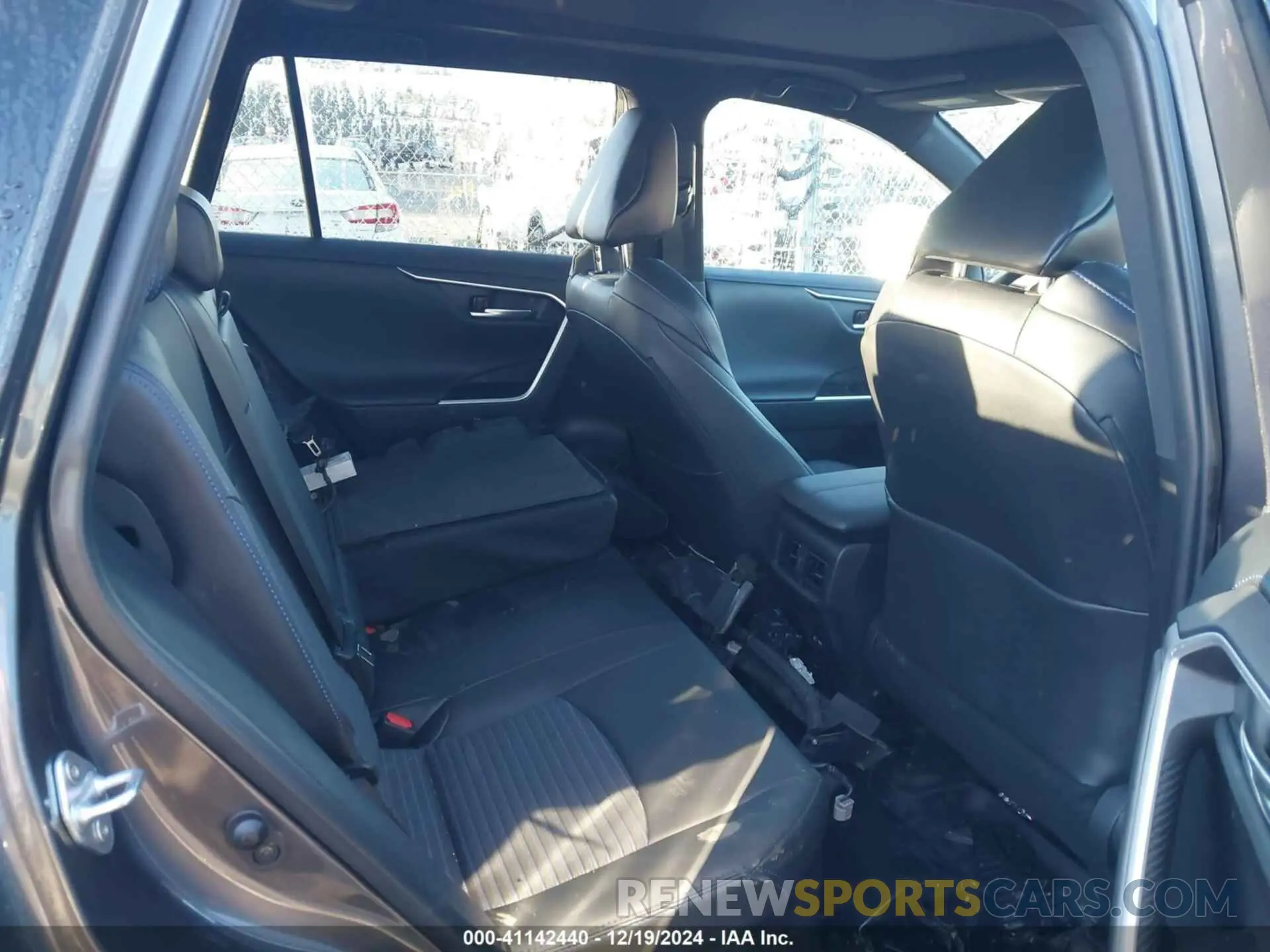 8 Photograph of a damaged car 4T3E6RFV1PU128331 TOYOTA RAV4 HYBRID 2023