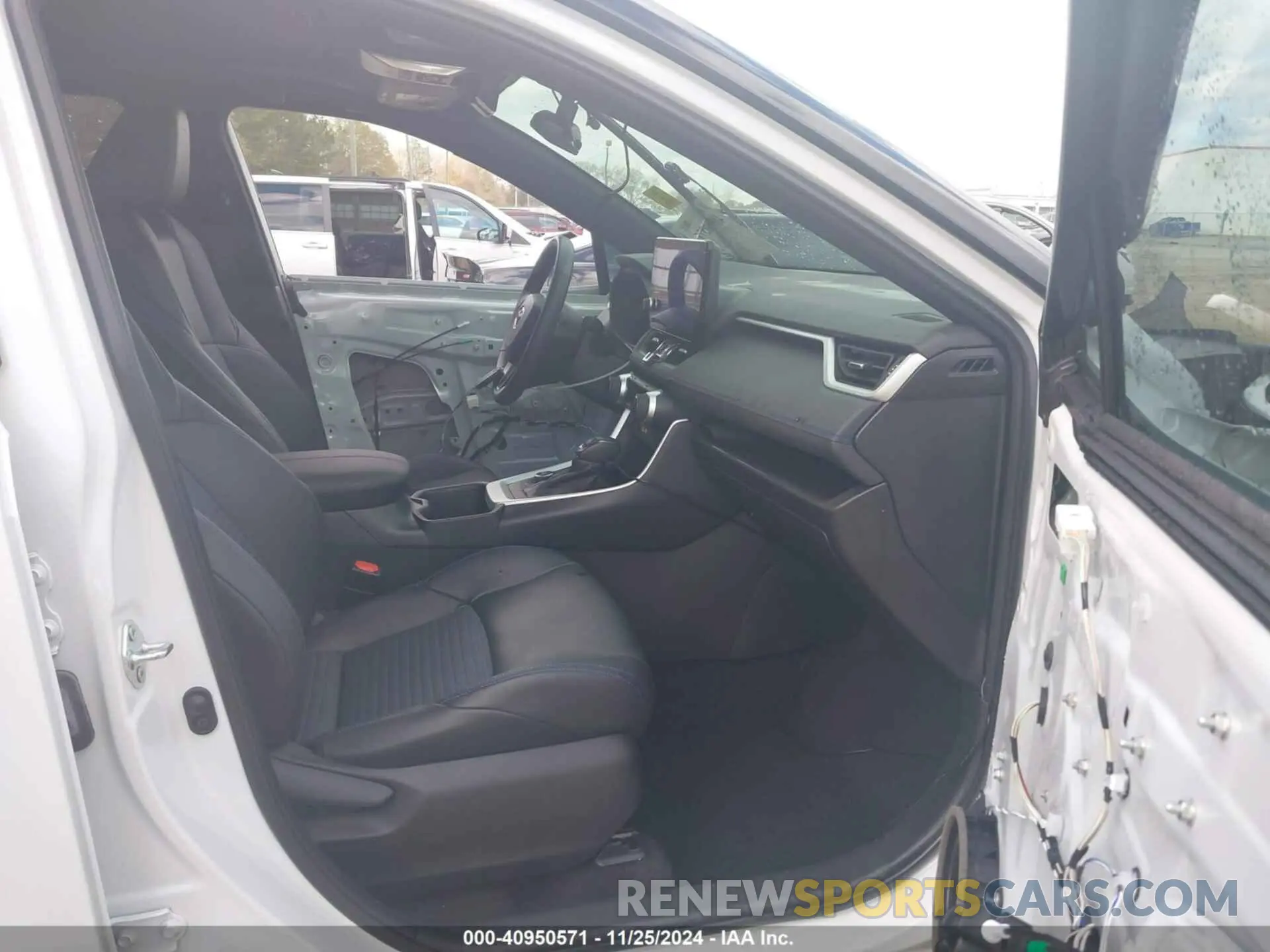5 Photograph of a damaged car 4T3E6RFV6PU106874 TOYOTA RAV4 HYBRID 2023