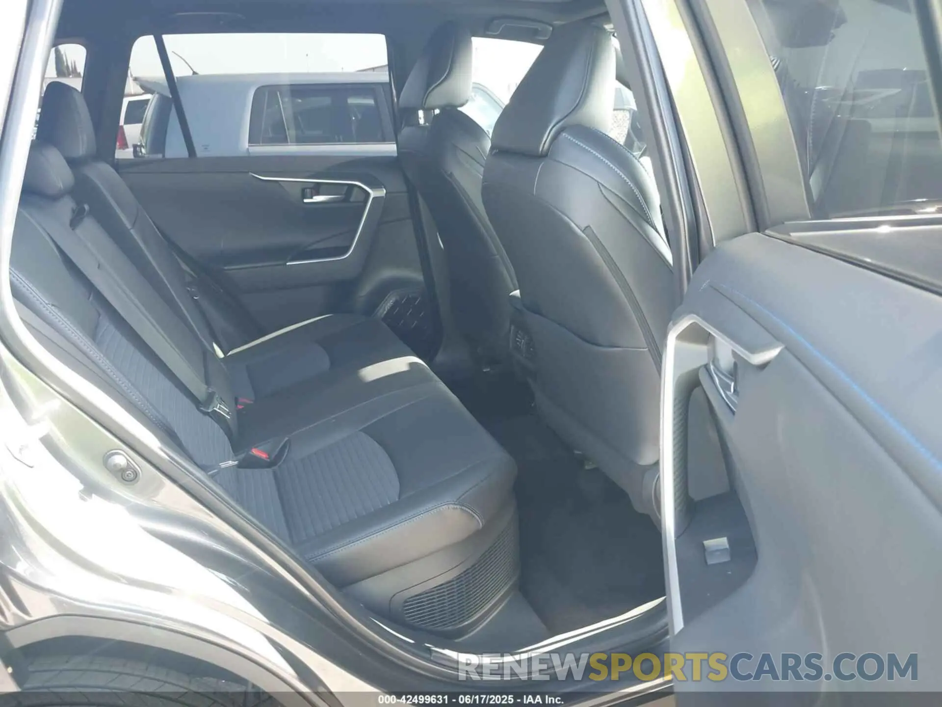 8 Photograph of a damaged car 4T3E6RFV6PU120175 TOYOTA RAV4 HYBRID 2023
