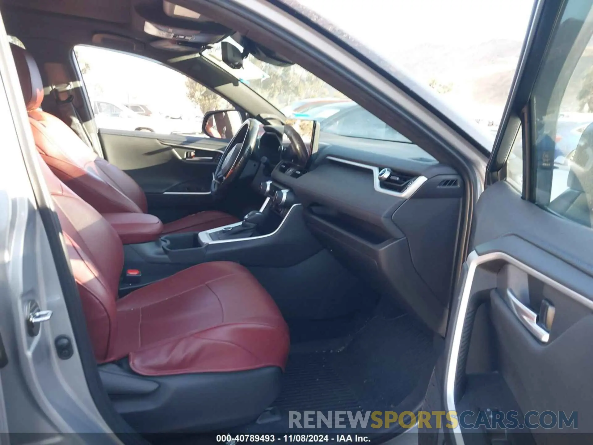 5 Photograph of a damaged car 4T3E6RFV8PU137317 TOYOTA RAV4 HYBRID 2023