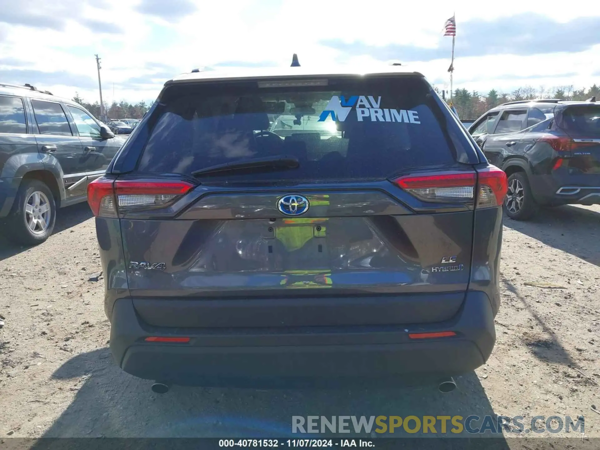17 Photograph of a damaged car 4T3LWRFV4PU083666 TOYOTA RAV4 HYBRID 2023