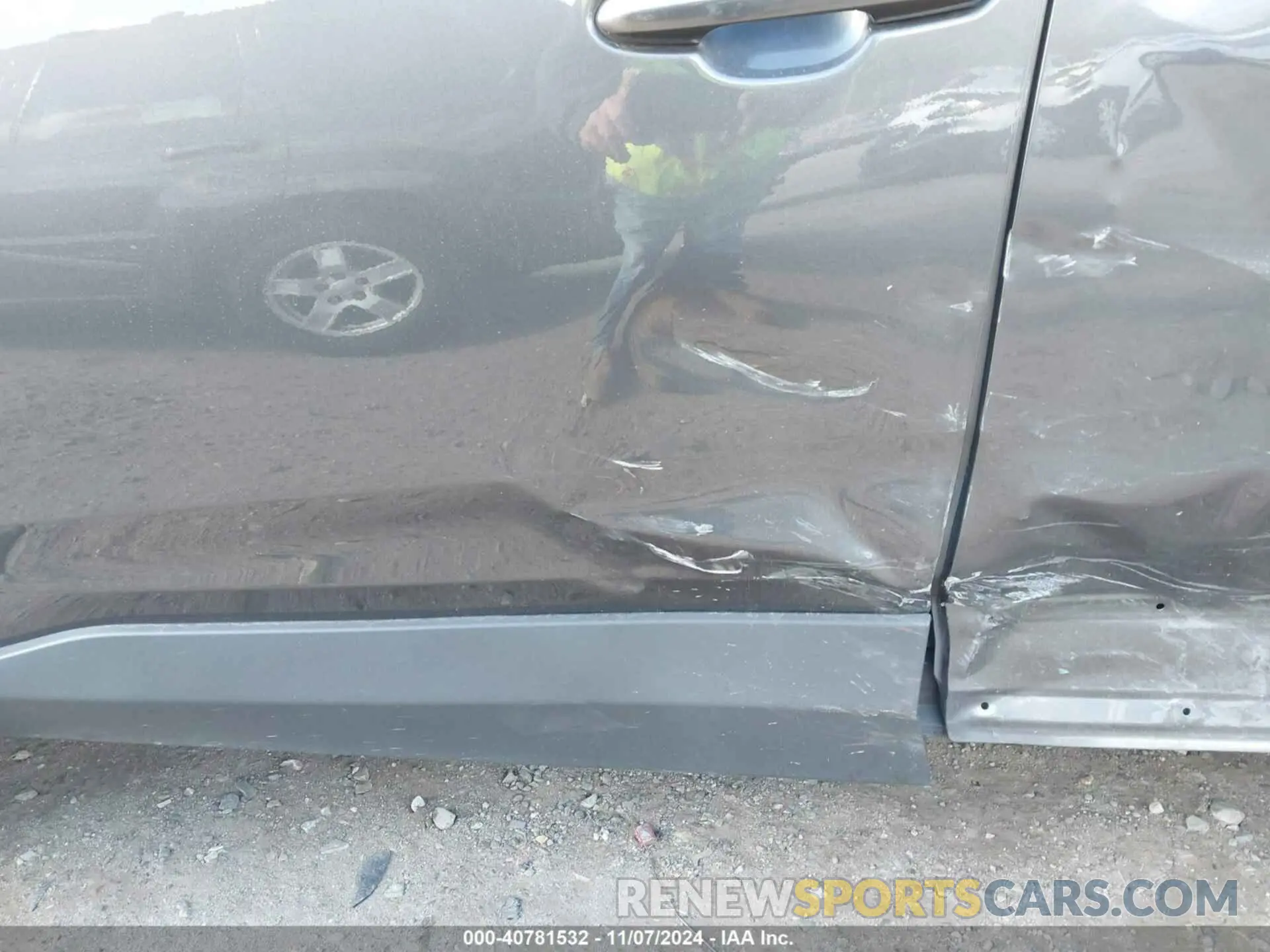 18 Photograph of a damaged car 4T3LWRFV4PU083666 TOYOTA RAV4 HYBRID 2023