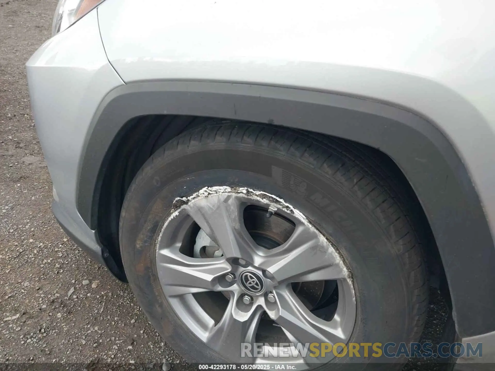 17 Photograph of a damaged car 4T3MWRFV2PU086909 TOYOTA RAV4 HYBRID 2023