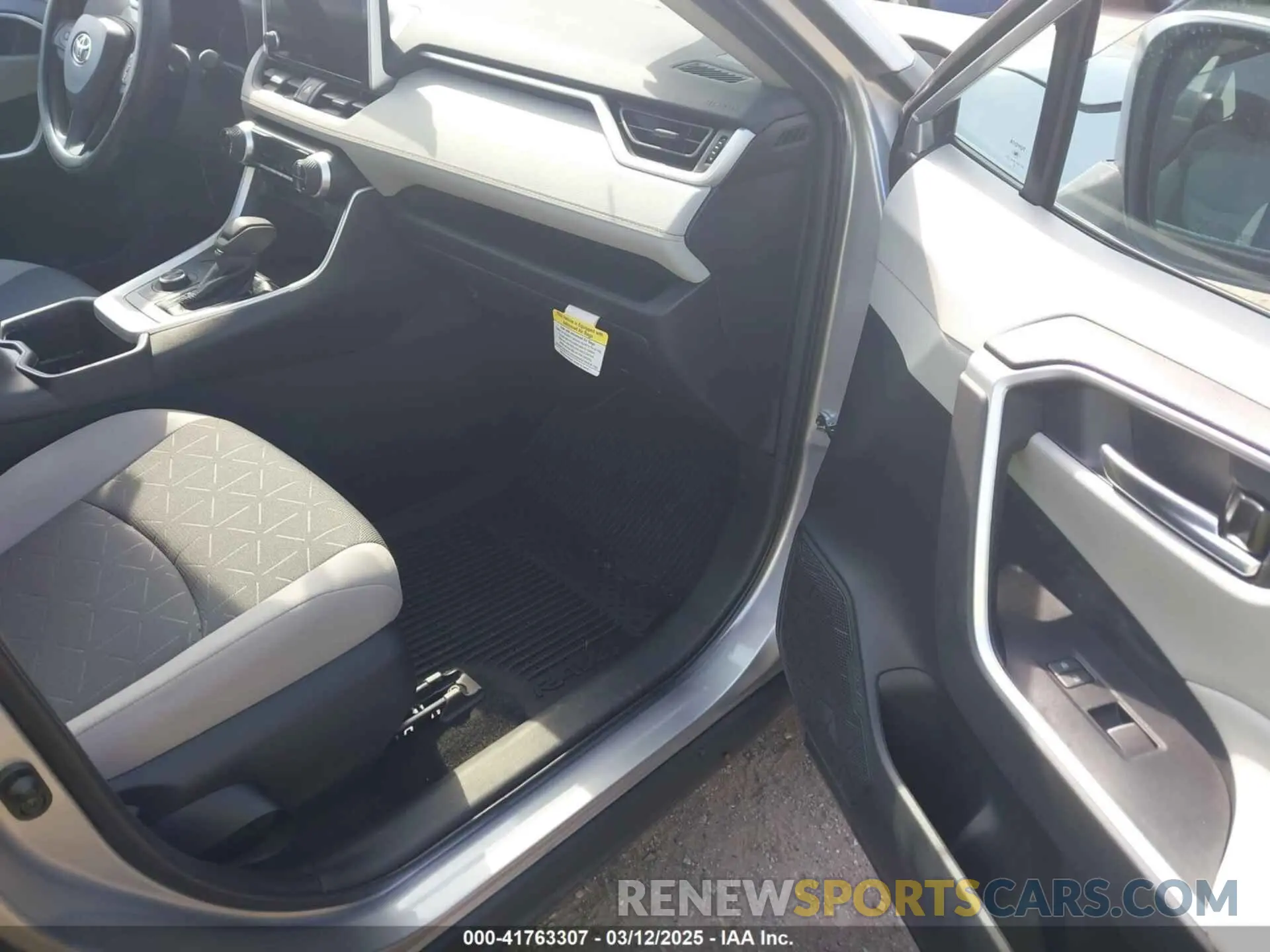 5 Photograph of a damaged car 4T3RWRFV8PU083972 TOYOTA RAV4 HYBRID 2023