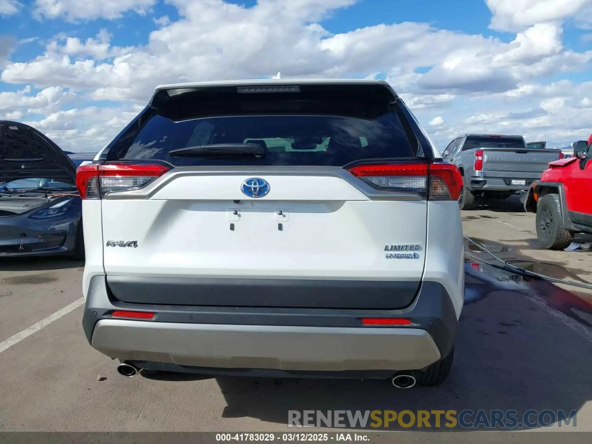 17 Photograph of a damaged car JTMD6RFV4PD546469 TOYOTA RAV4 HYBRID 2023