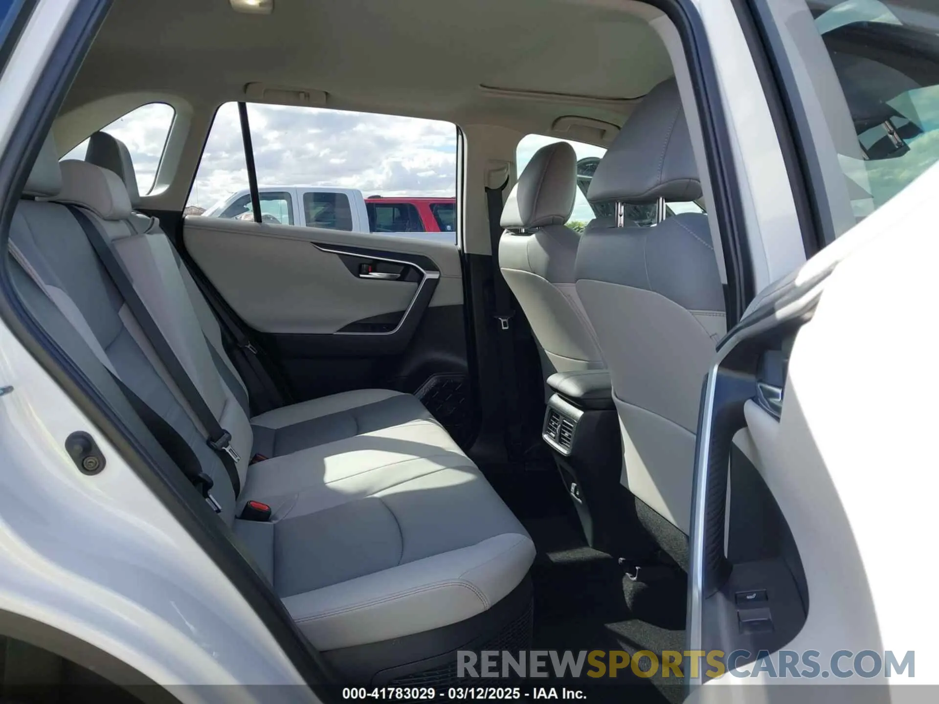 8 Photograph of a damaged car JTMD6RFV4PD546469 TOYOTA RAV4 HYBRID 2023