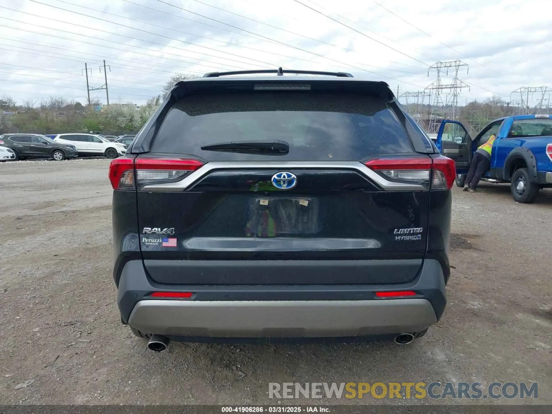 17 Photograph of a damaged car JTMD6RFV9PD095992 TOYOTA RAV4 HYBRID 2023